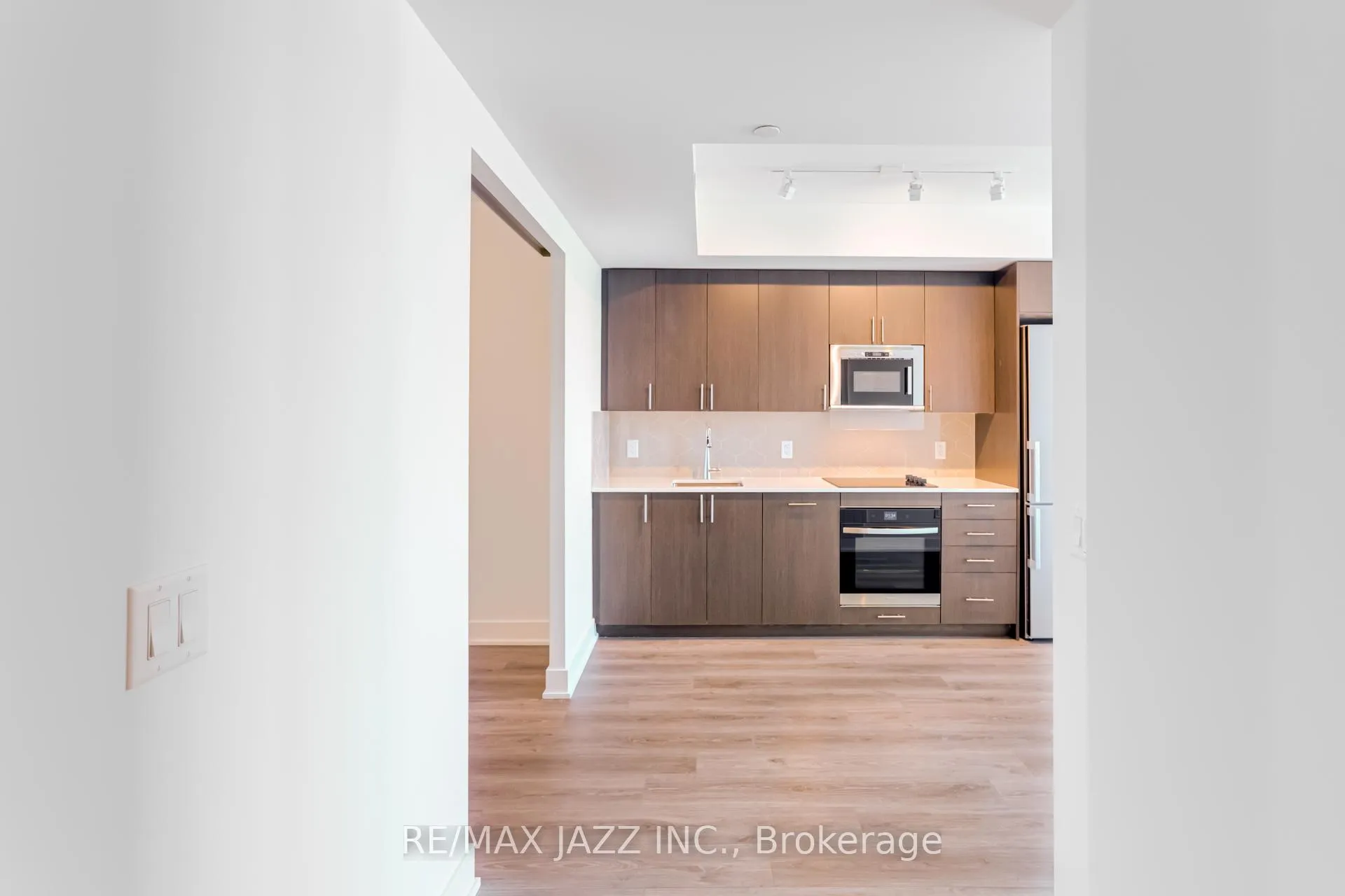 Photo 9 of Unit 2102, 2545 Simcoe Street N, Oshawa, Windfields — HOMEH