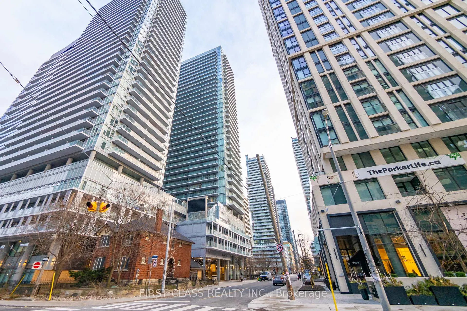 Front of Unit 3414, 195 Redpath Avenue
