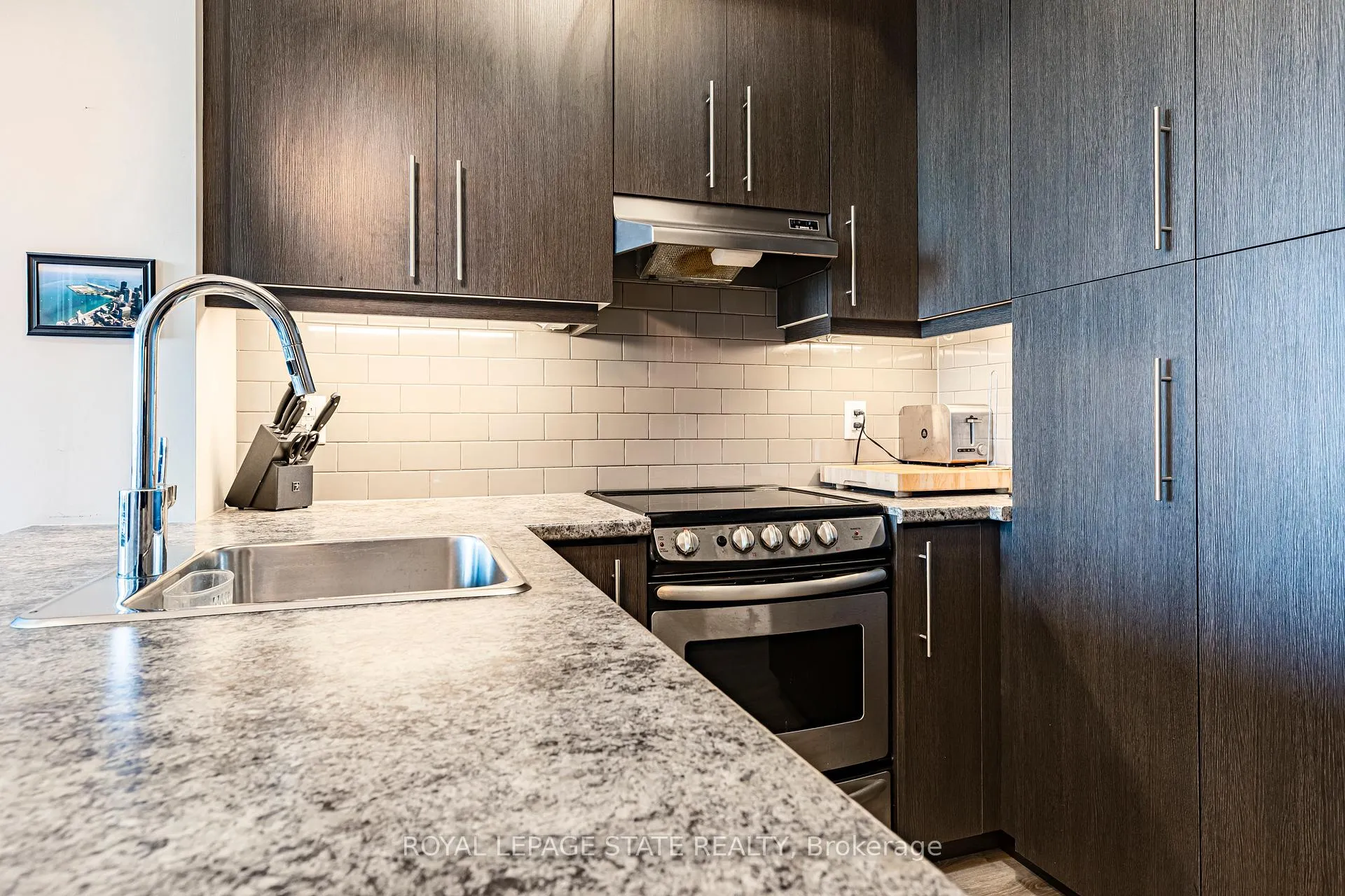 Photo 8 of Unit 609, 40 Esplanade Lane, Grimsby, Grimsby Beach — HOMEH