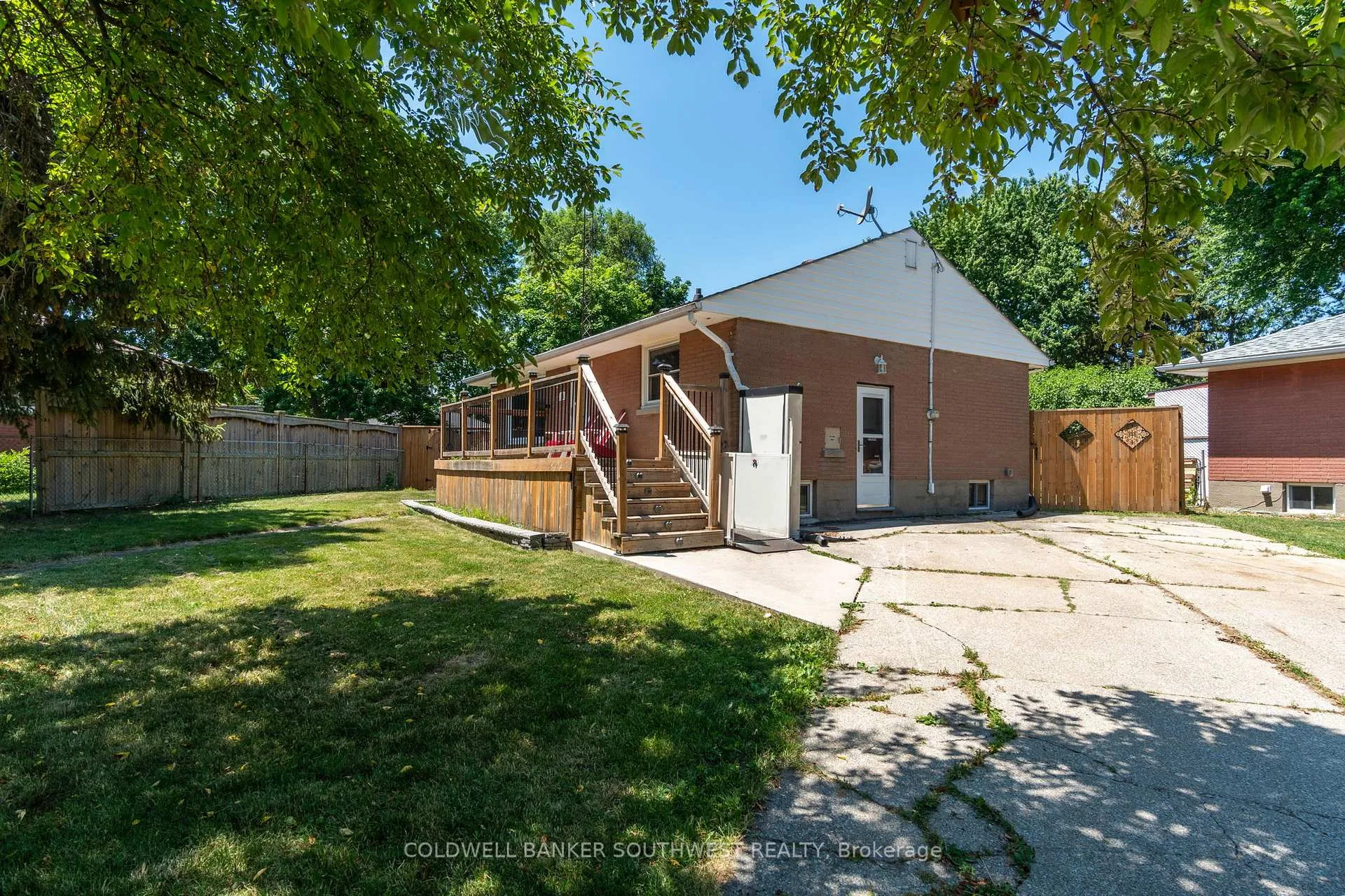 Photo of 18 Tweedsmuir Avenue