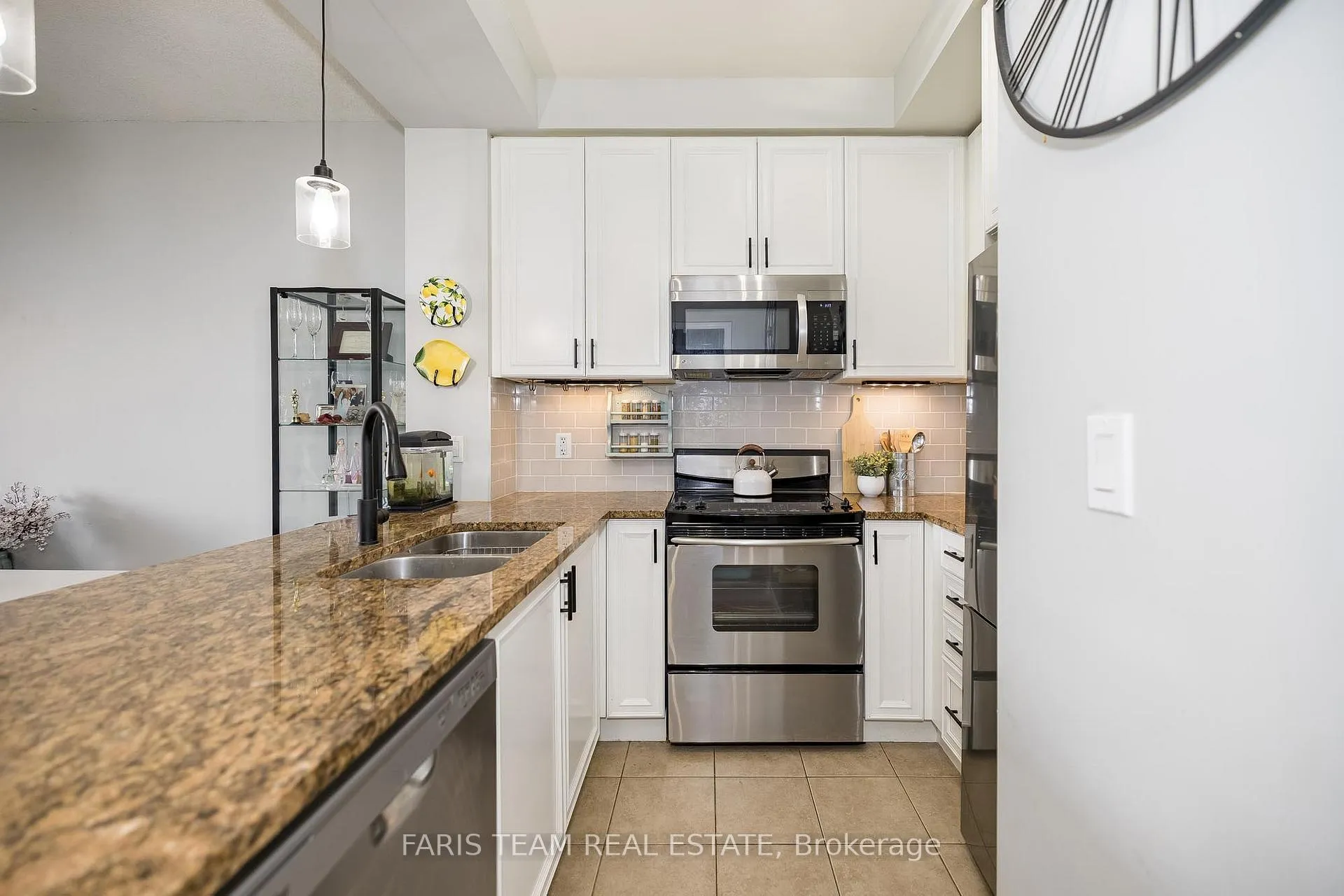 Photo 7 of Unit 701, 9235 Jane Street, Vaughan, Maple — HOMEH