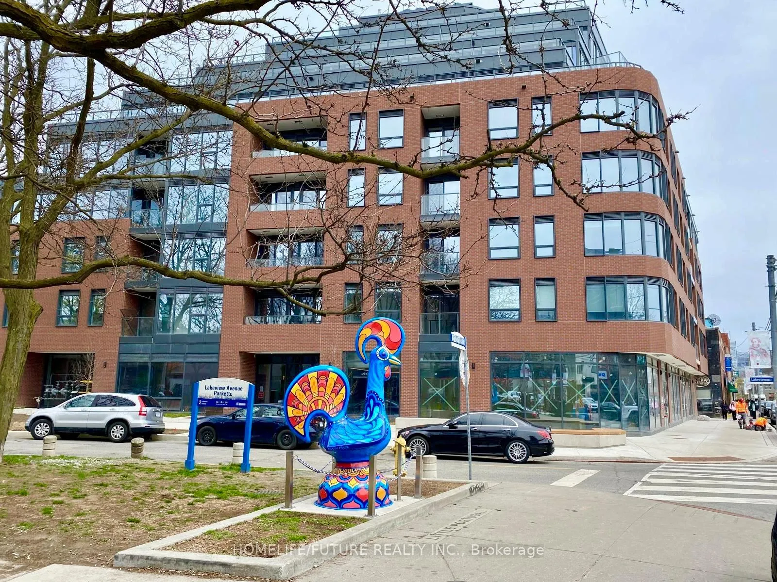 Front of Unit 319, 5 Lakeview Avenue