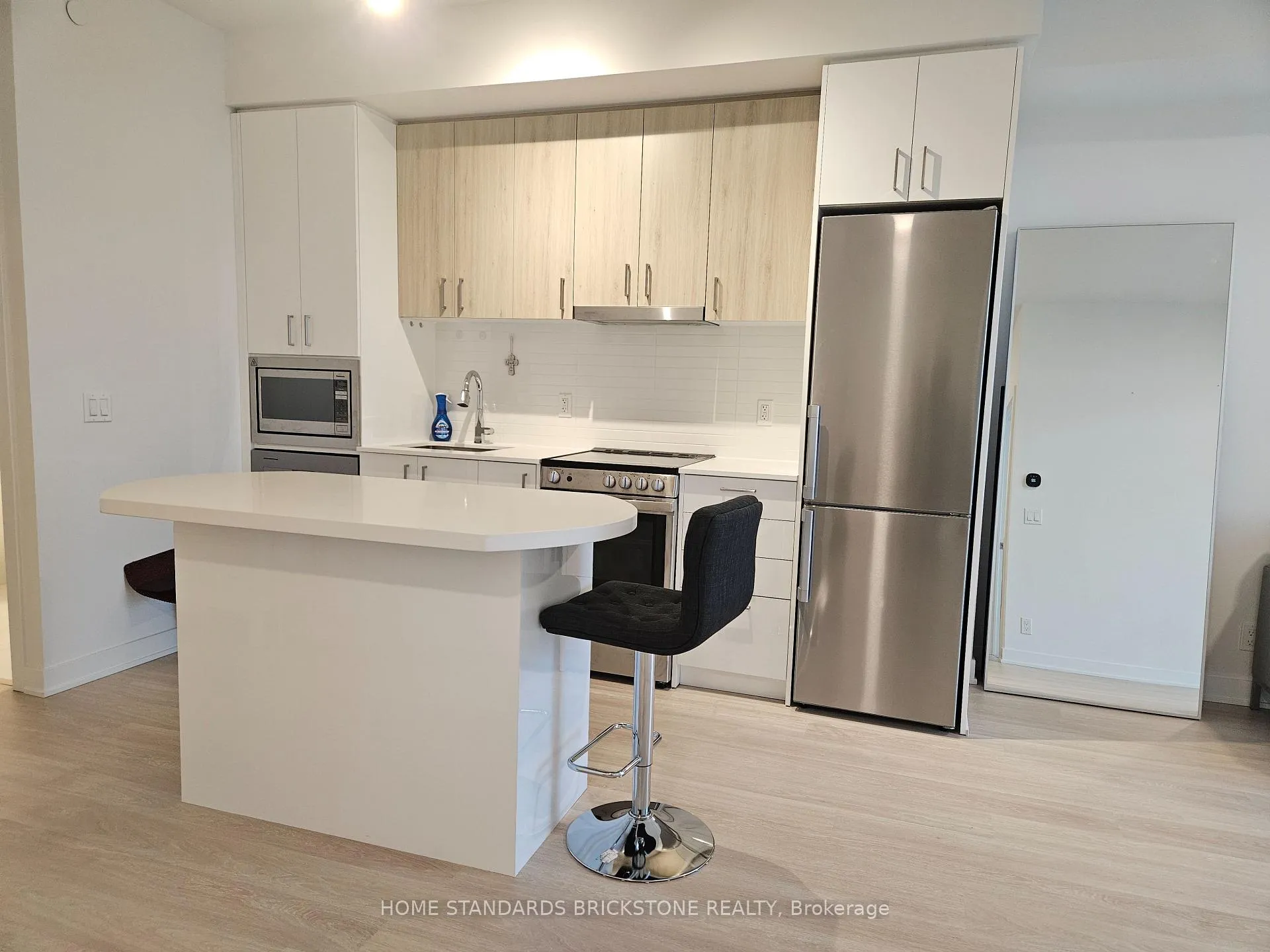 Photo 3 of Unit B2801, 50 Upper Mall Way, Vaughan, Brownridge — HOMEH