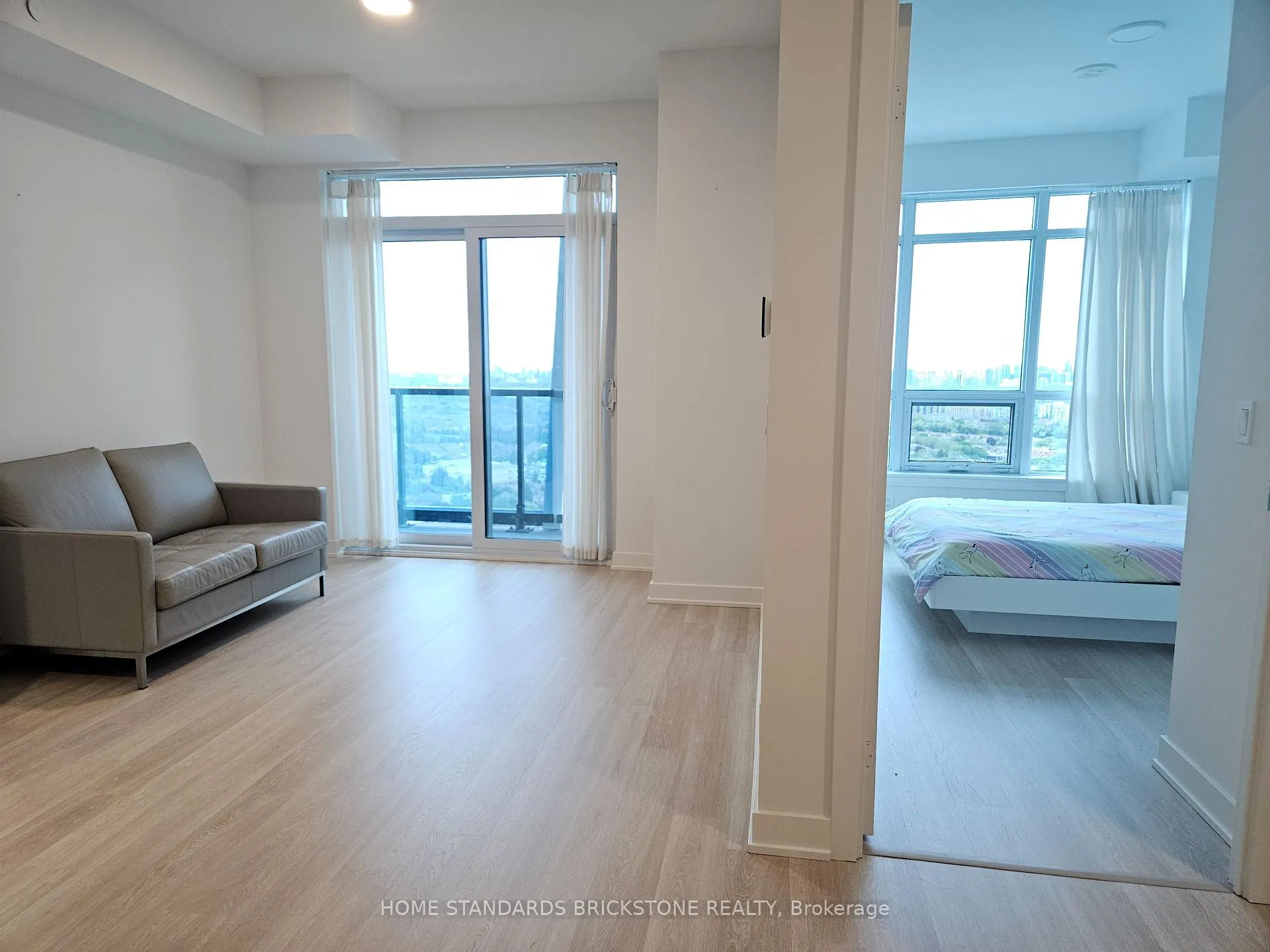 Photo 4 of Unit B2801, 50 Upper Mall Way, Vaughan, Brownridge — HOMEH