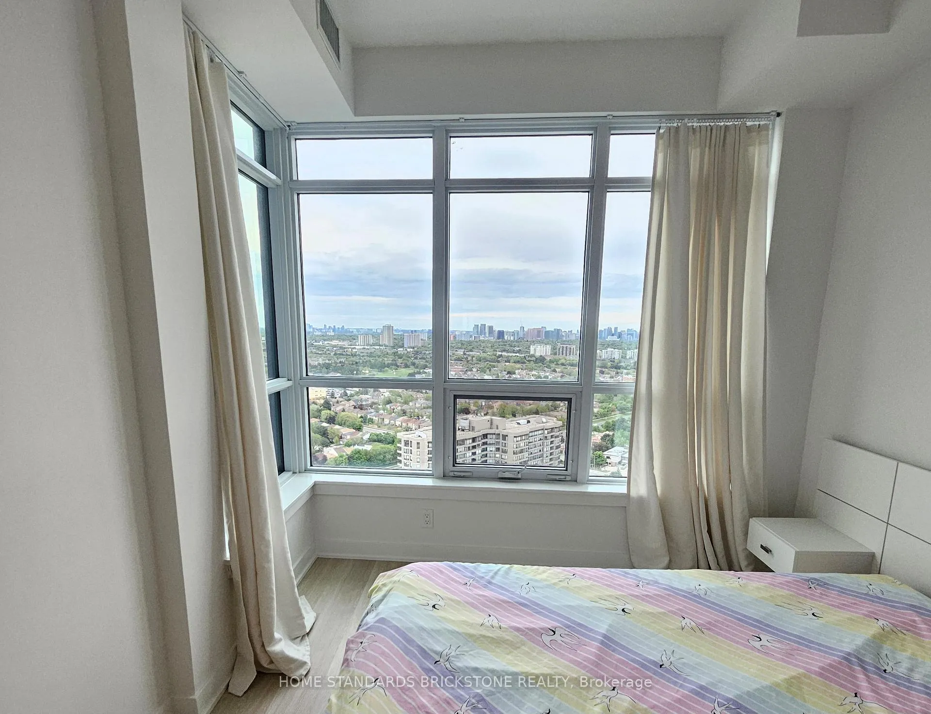 Photo 7 of Unit B2801, 50 Upper Mall Way, Vaughan, Brownridge — HOMEH