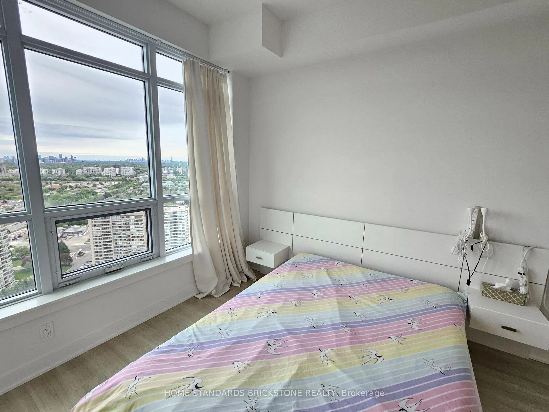 Photo 8 of Unit B2801, 50 Upper Mall Way, Vaughan, Brownridge — HOMEH