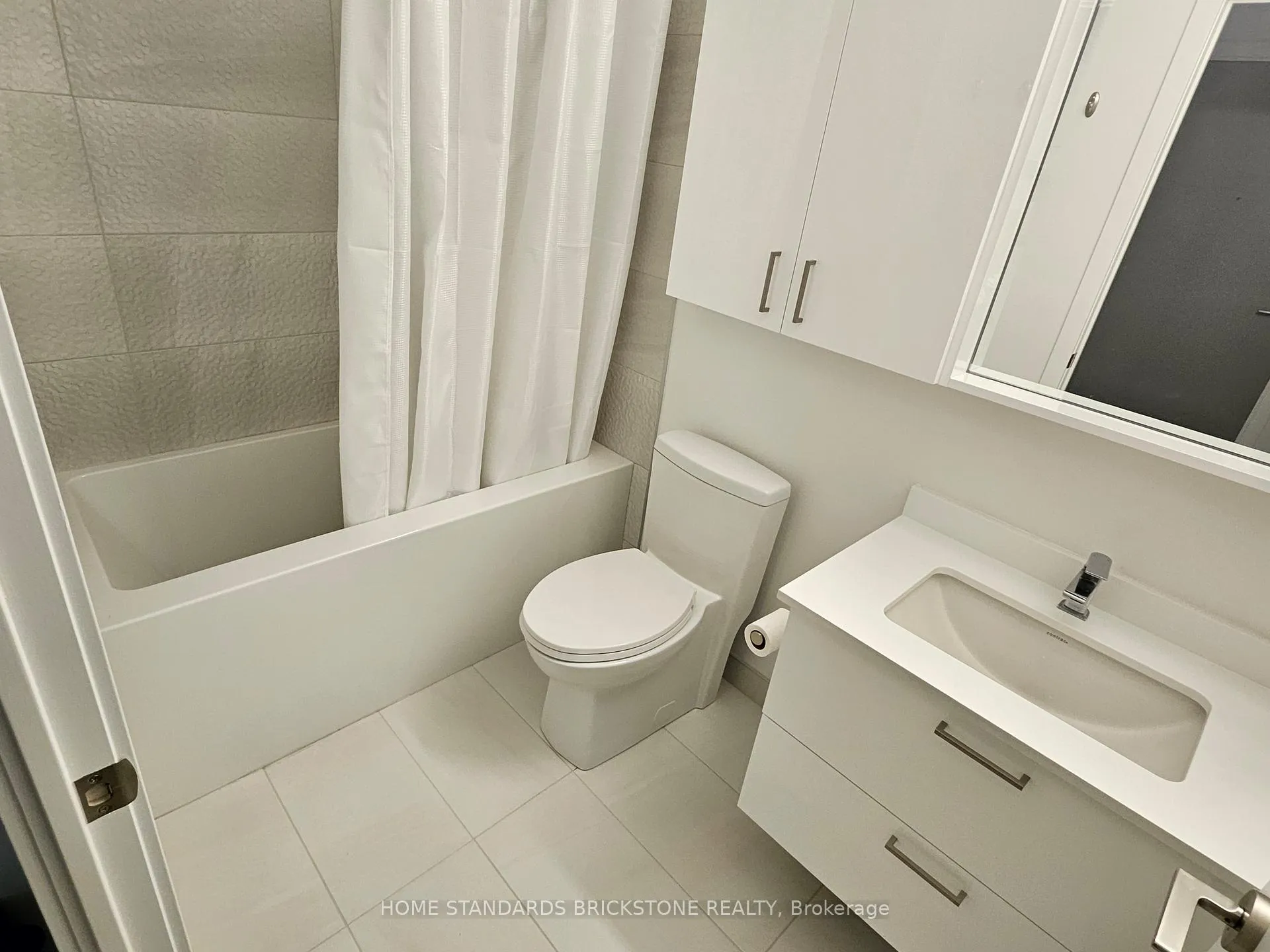 Photo 11 of Unit B2801, 50 Upper Mall Way, Vaughan, Brownridge — HOMEH