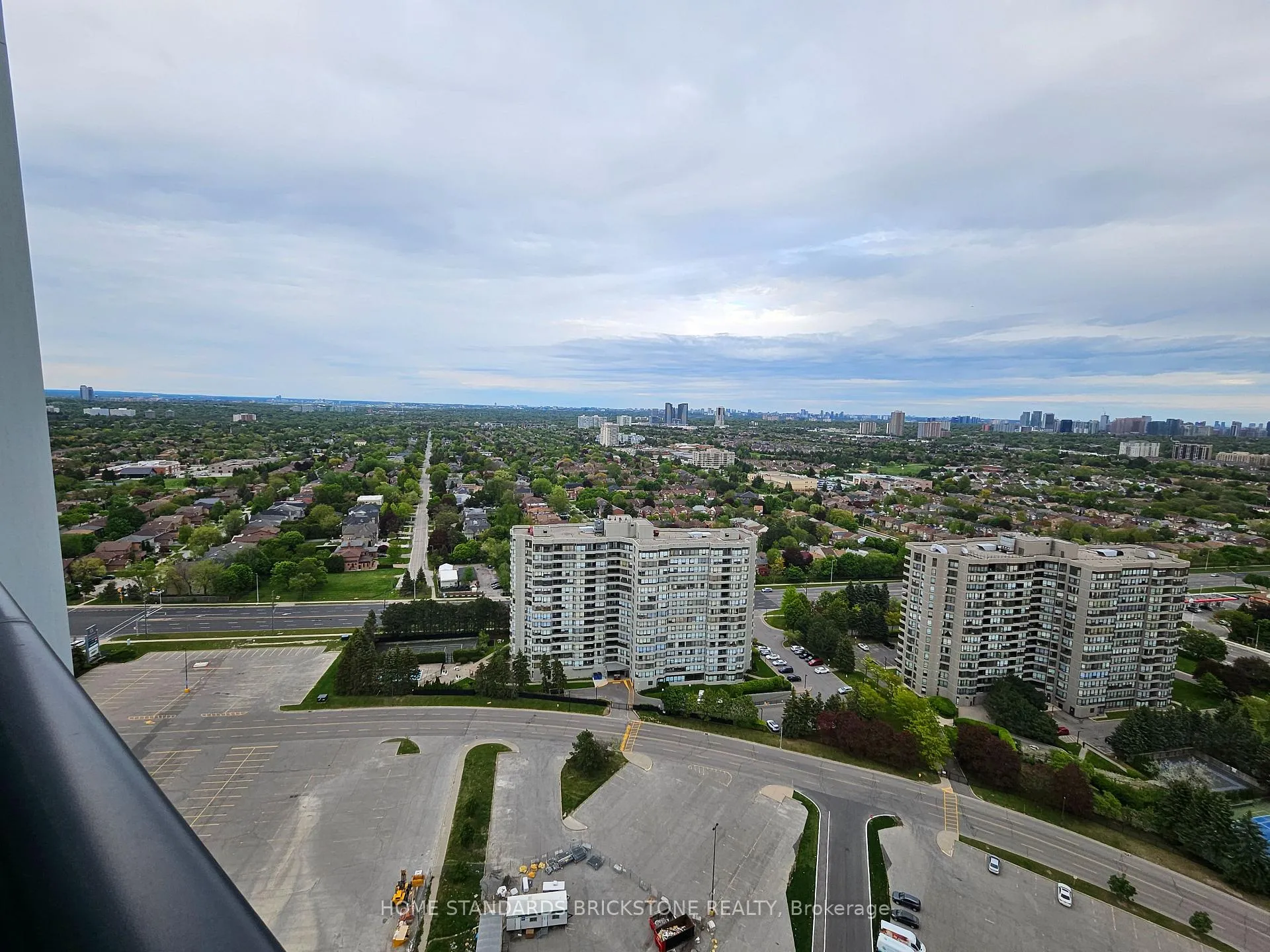 Photo 13 of Unit B2801, 50 Upper Mall Way, Vaughan, Brownridge — HOMEH