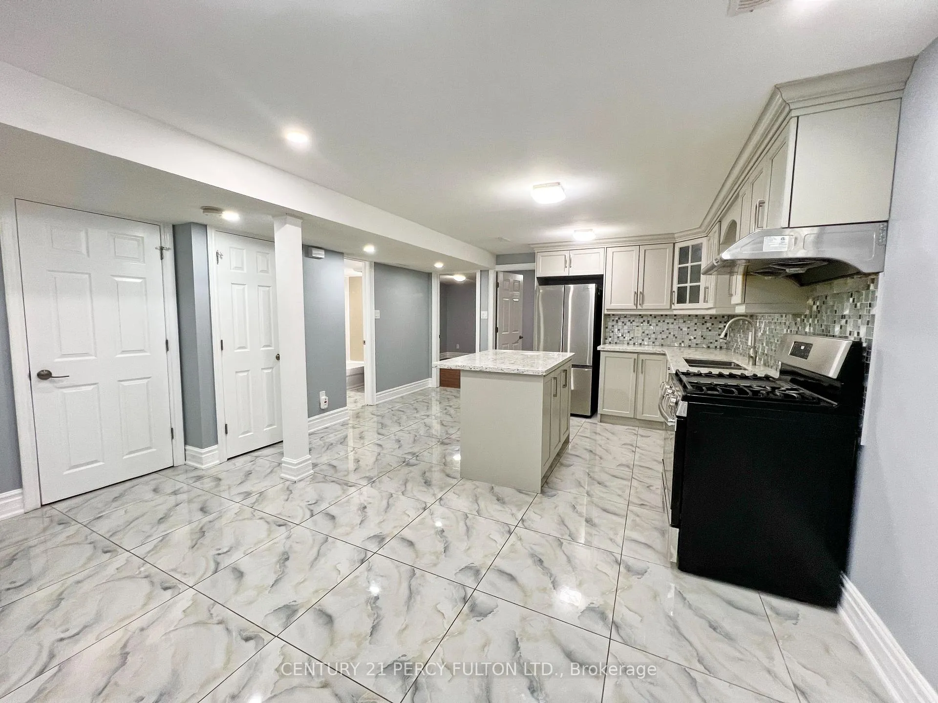 Photo 3 of 63 Mindy Crescent, Markham, Middlefield — HOMEH