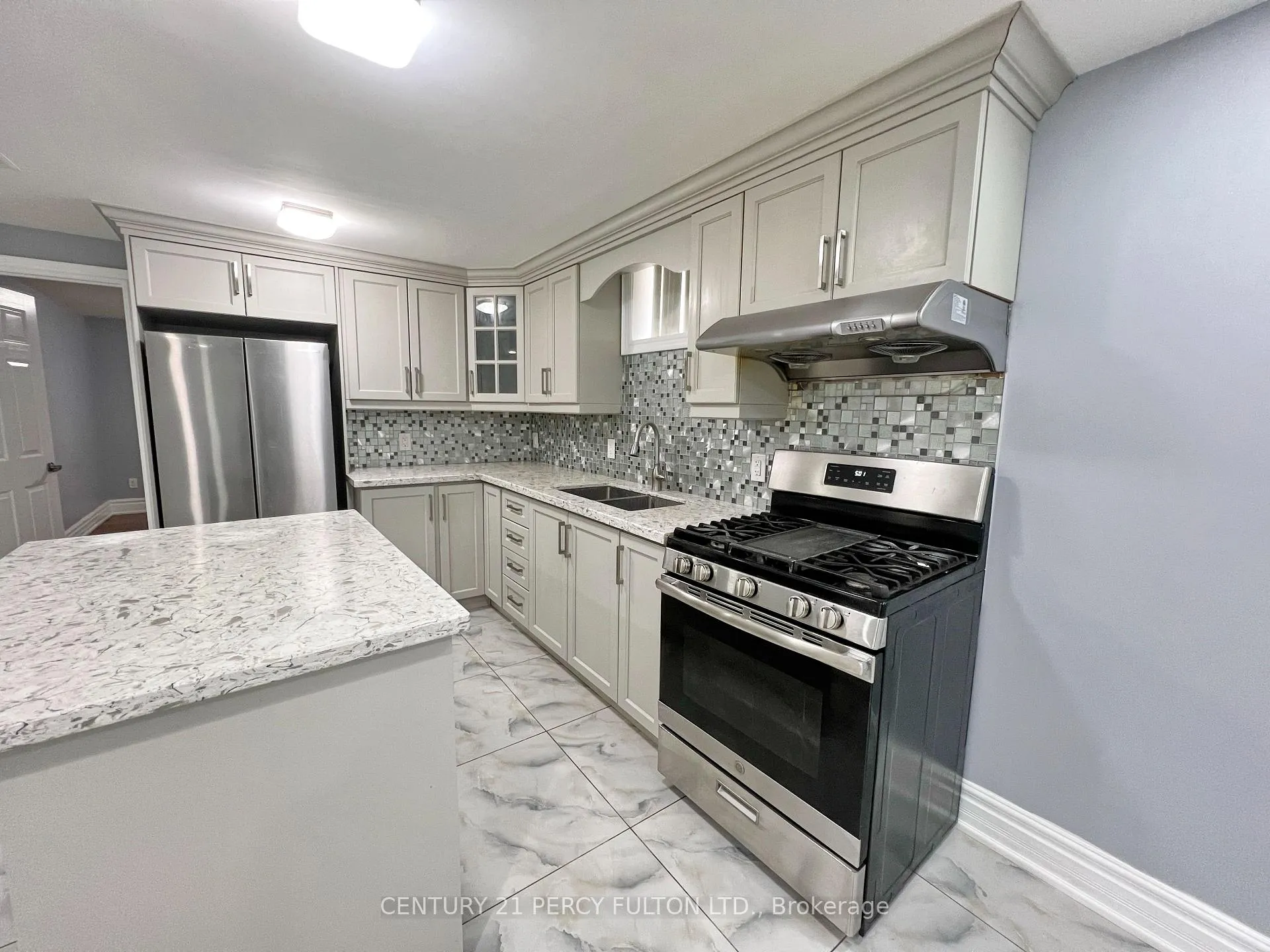 Photo 6 of 63 Mindy Crescent, Markham, Middlefield — HOMEH