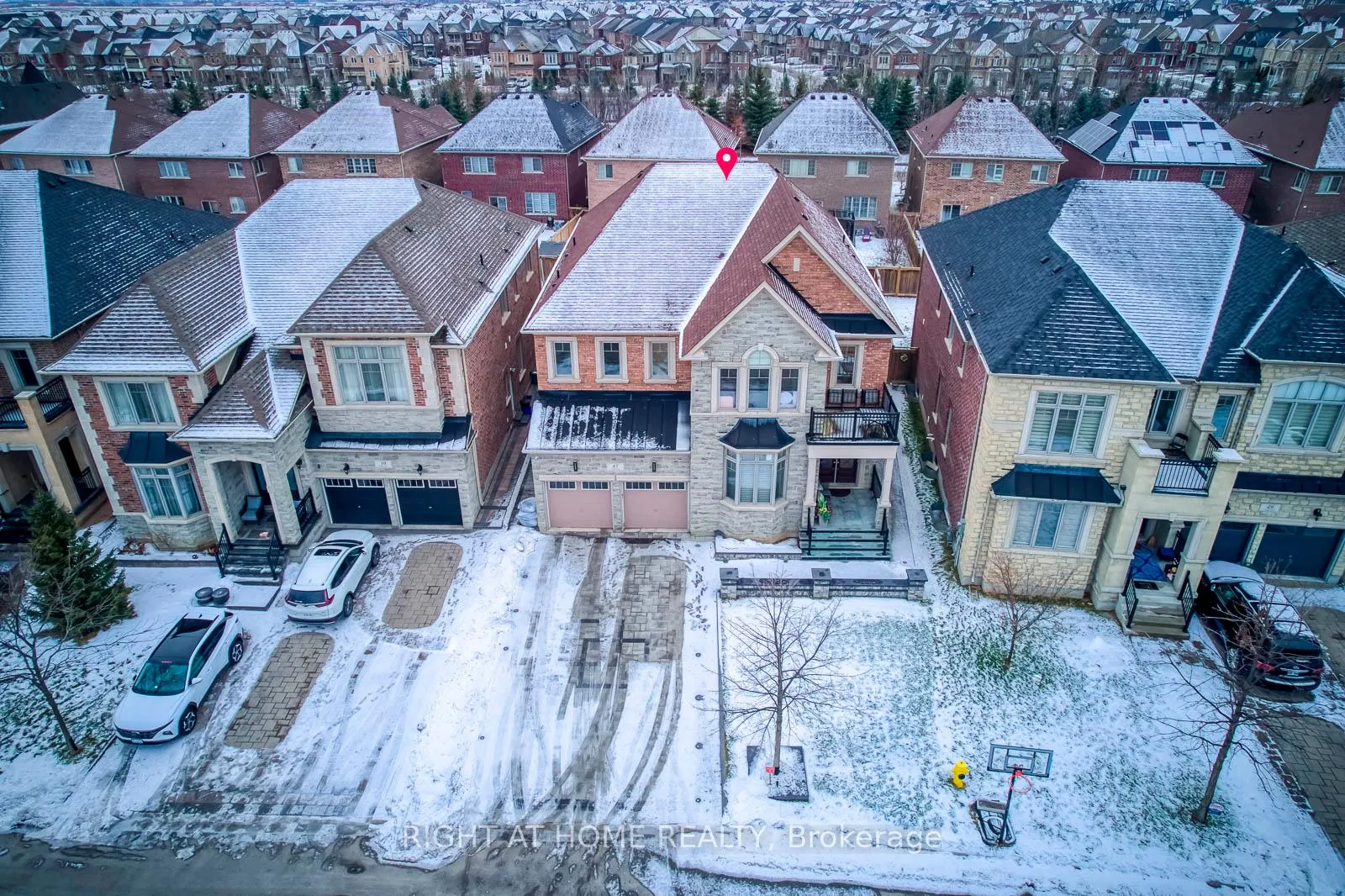 Photo 3 of 45 Torgan Trail, Vaughan, Kleinburg — HOMEH