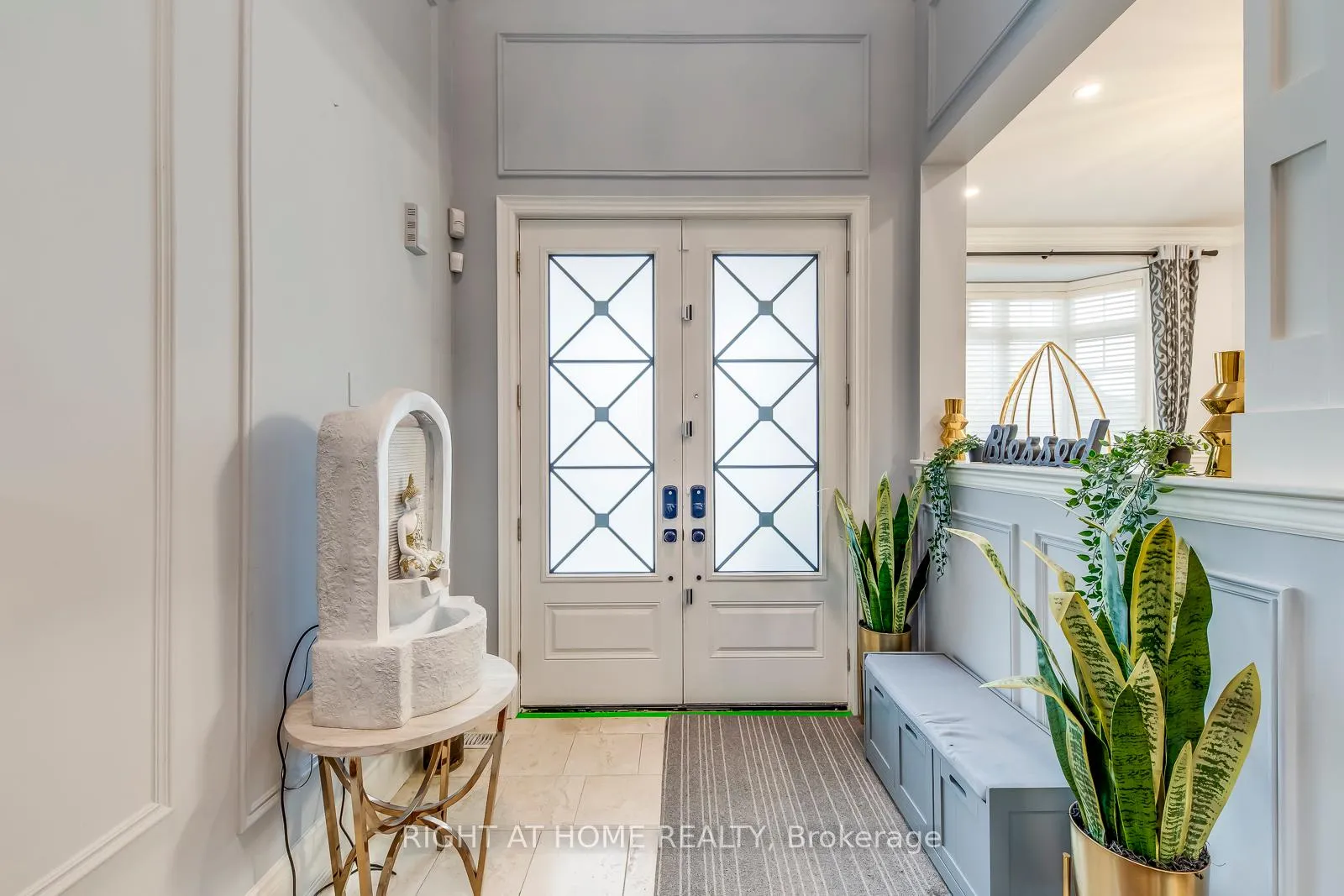 Photo 4 of 45 Torgan Trail, Vaughan, Kleinburg — HOMEH