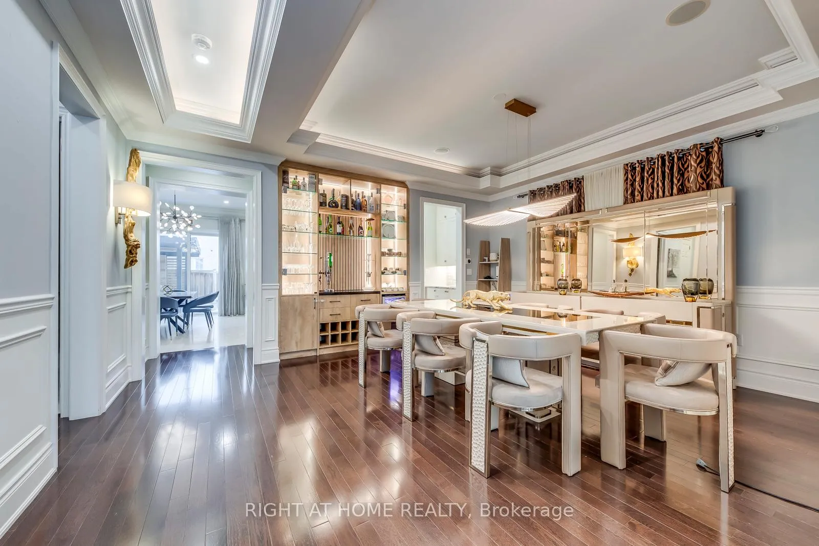Photo 9 of 45 Torgan Trail, Vaughan, Kleinburg — HOMEH