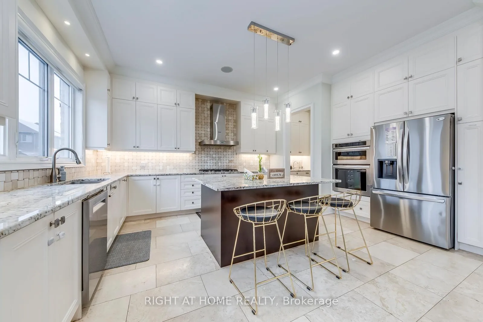 Photo 19 of 45 Torgan Trail, Vaughan, Kleinburg — HOMEH