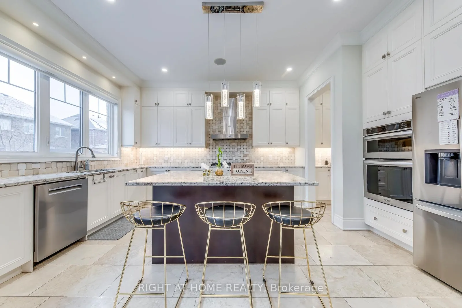 Photo 20 of 45 Torgan Trail, Vaughan, Kleinburg — HOMEH
