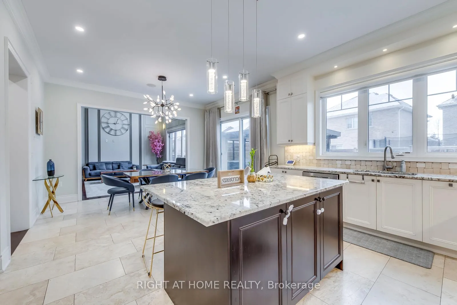 Photo 22 of 45 Torgan Trail, Vaughan, Kleinburg — HOMEH