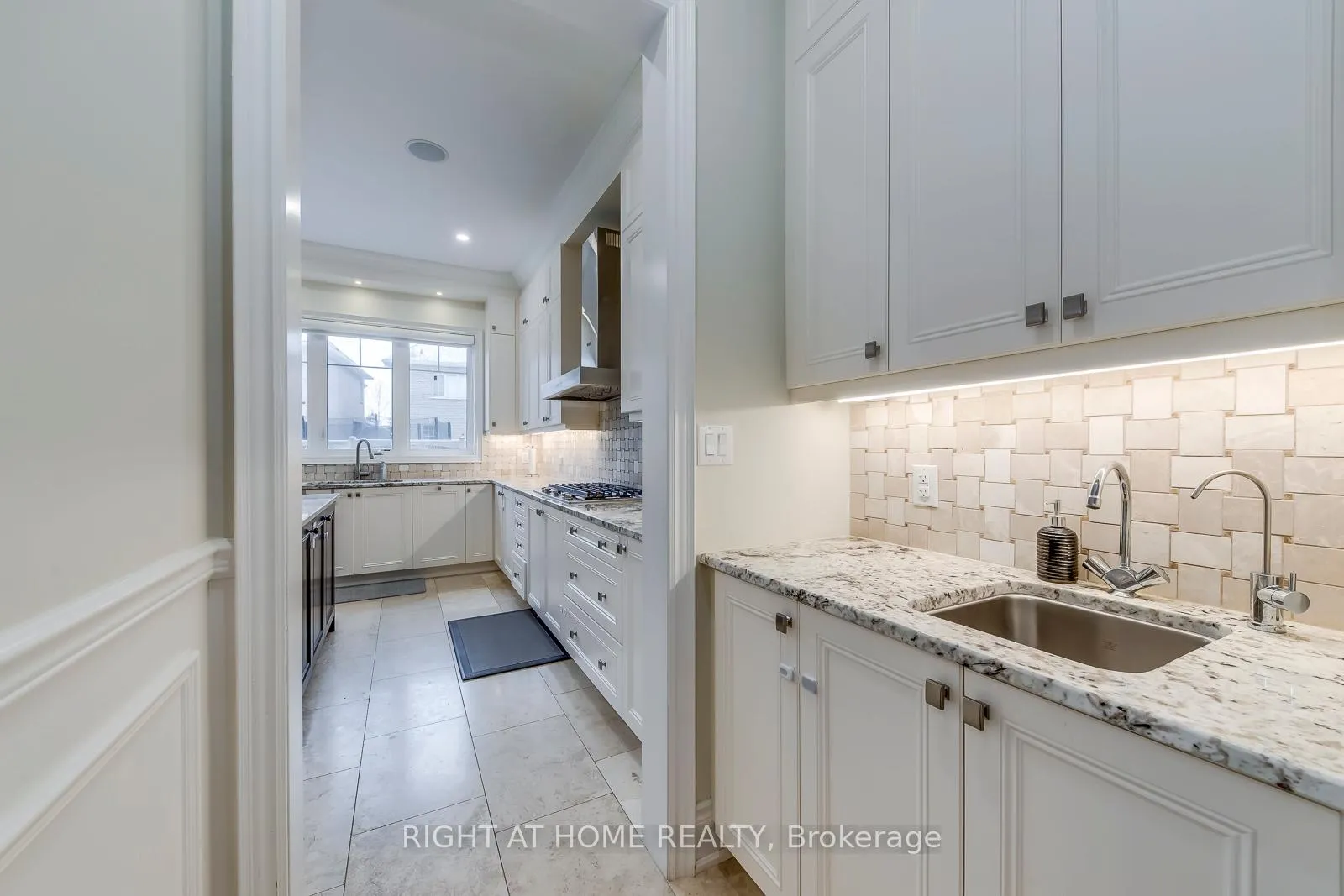 Photo 23 of 45 Torgan Trail, Vaughan, Kleinburg — HOMEH