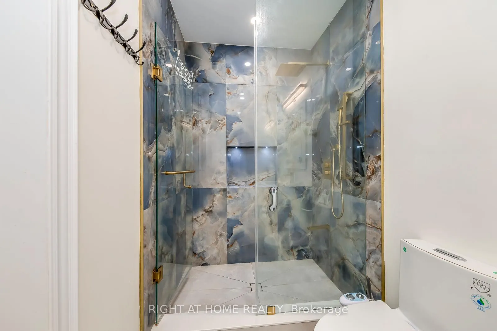 Photo 27 of 45 Torgan Trail, Vaughan, Kleinburg — HOMEH