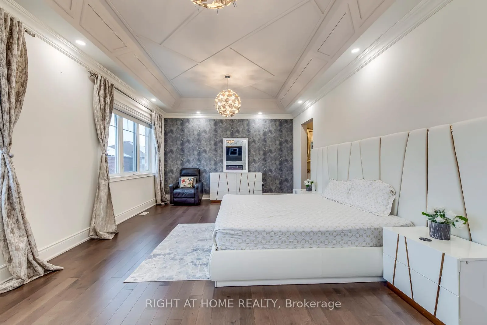 Photo 32 of 45 Torgan Trail, Vaughan, Kleinburg — HOMEH
