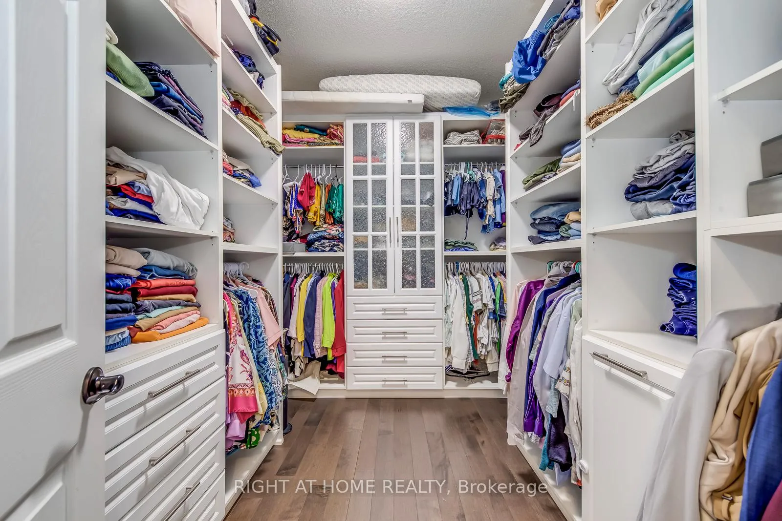 Photo 34 of 45 Torgan Trail, Vaughan, Kleinburg — HOMEH