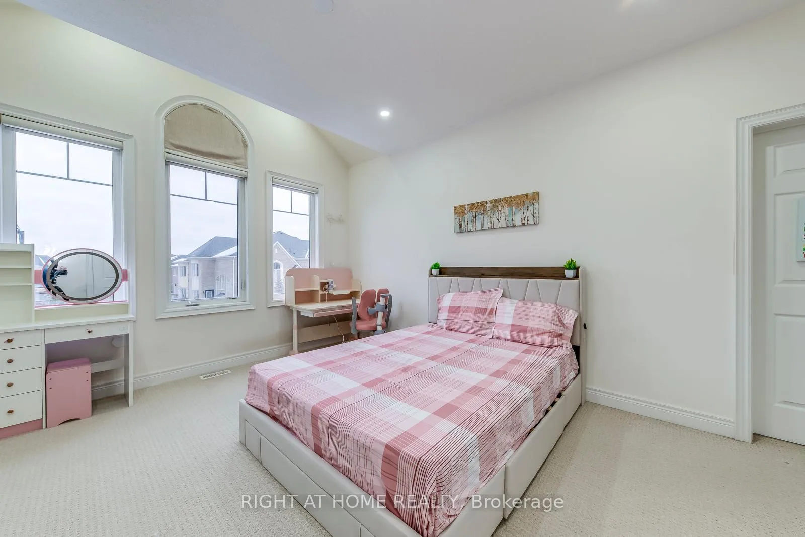 Photo 37 of 45 Torgan Trail, Vaughan, Kleinburg — HOMEH