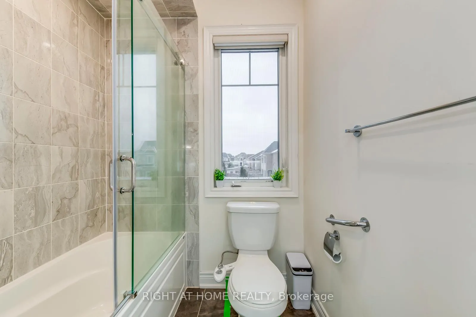 Photo 39 of 45 Torgan Trail, Vaughan, Kleinburg — HOMEH