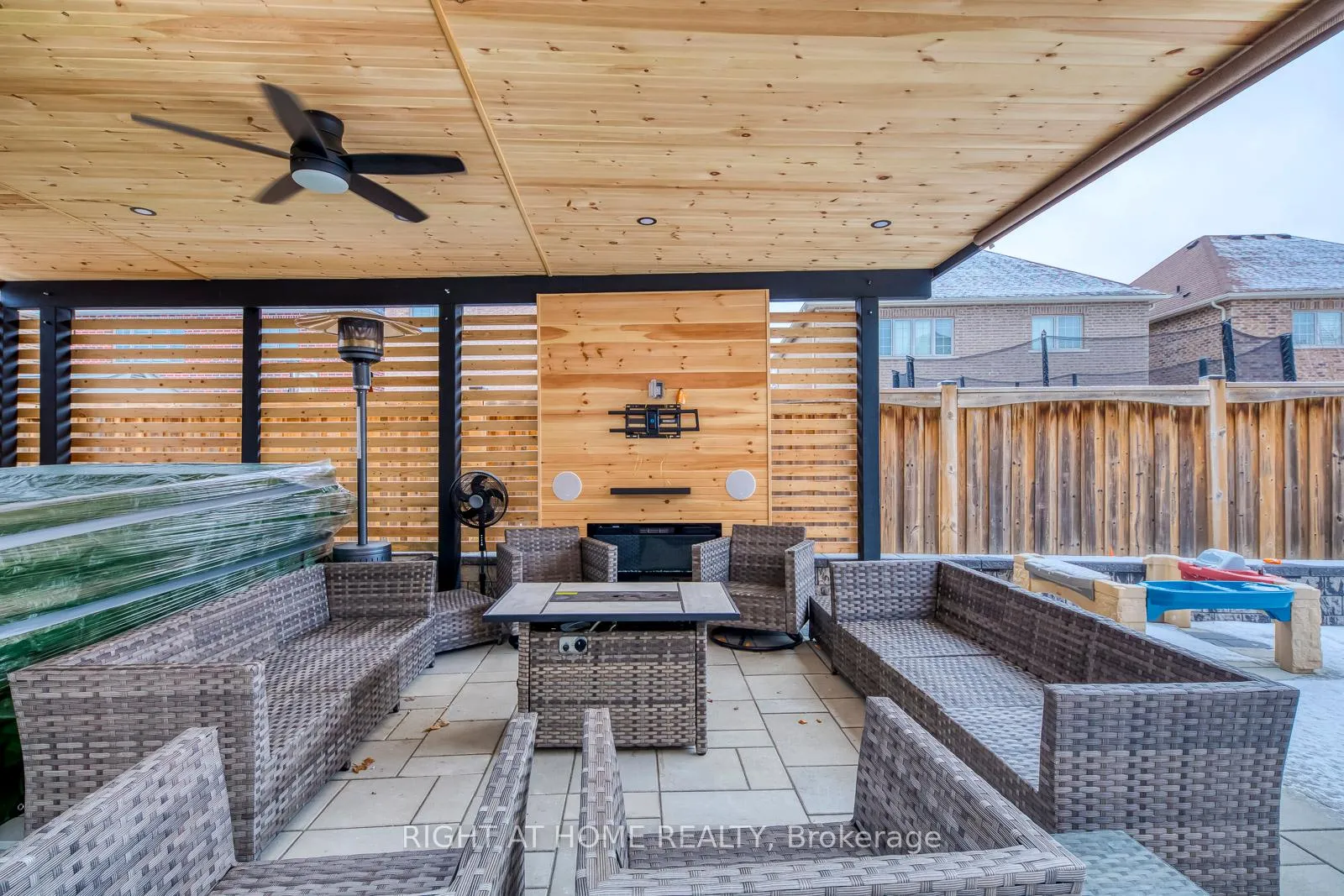 Photo 47 of 45 Torgan Trail, Vaughan, Kleinburg — HOMEH