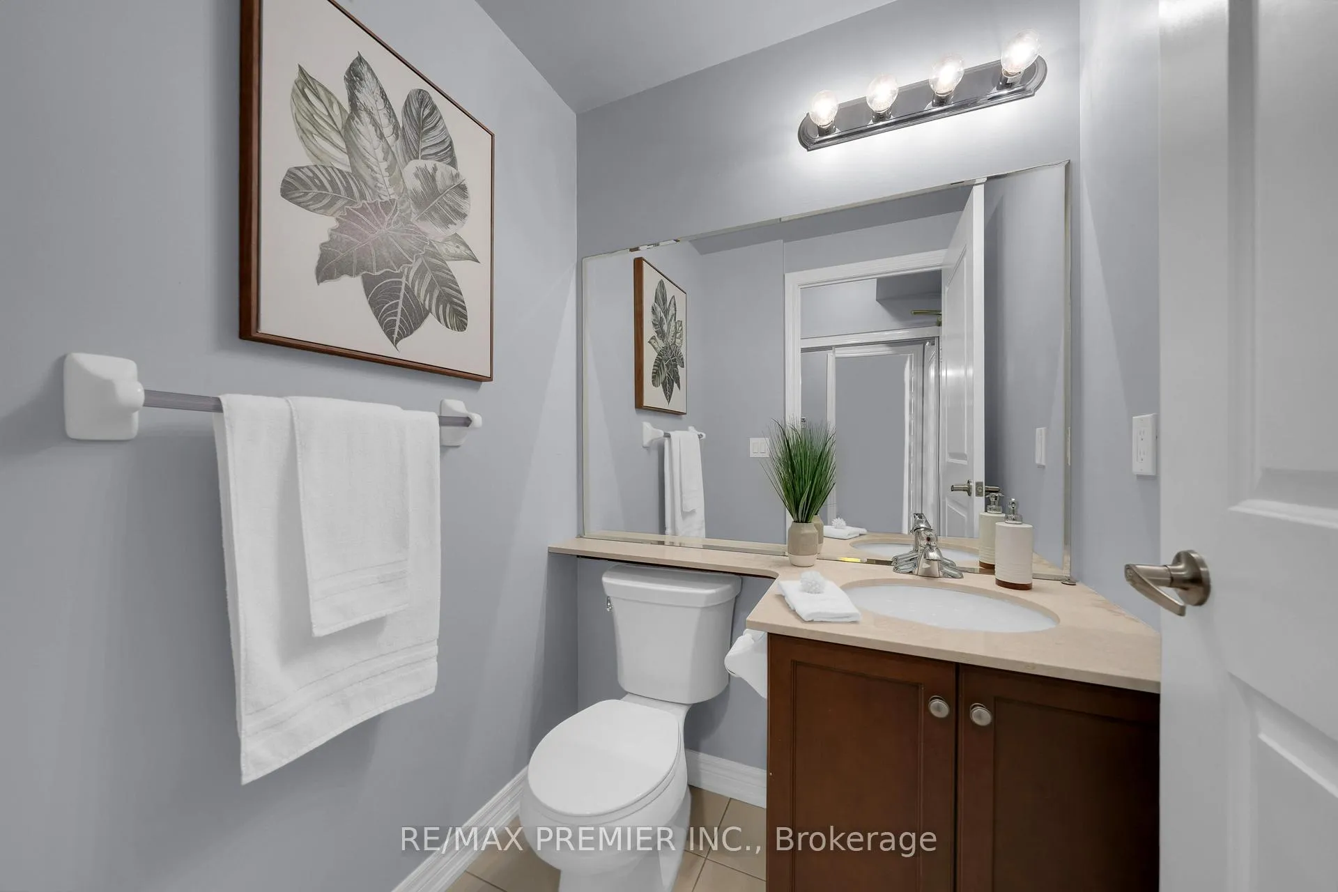 Photo 7 of Unit 1003, 9245 Jane Street, Vaughan, Maple — HOMEH