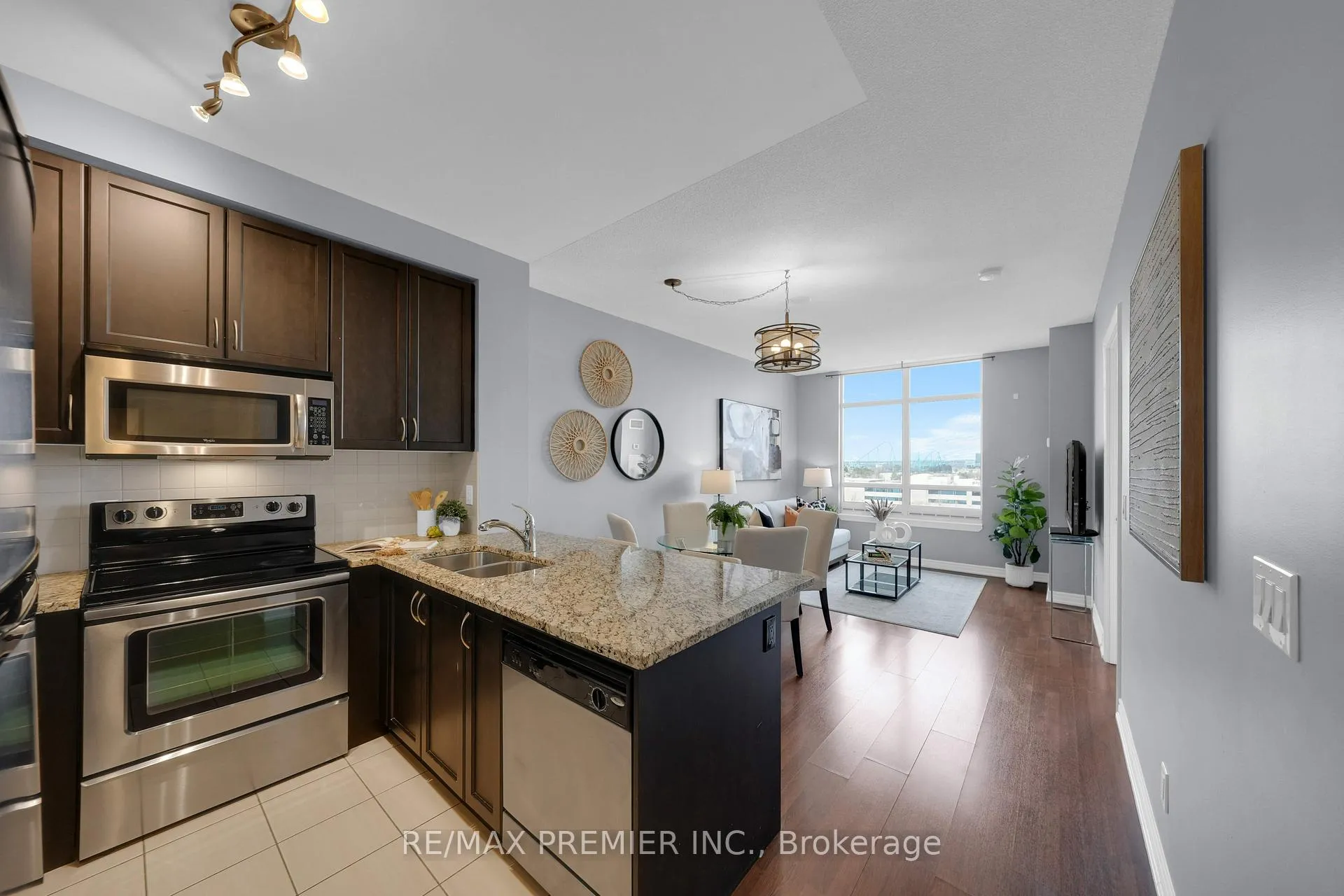 Photo 8 of Unit 1003, 9245 Jane Street, Vaughan, Maple — HOMEH