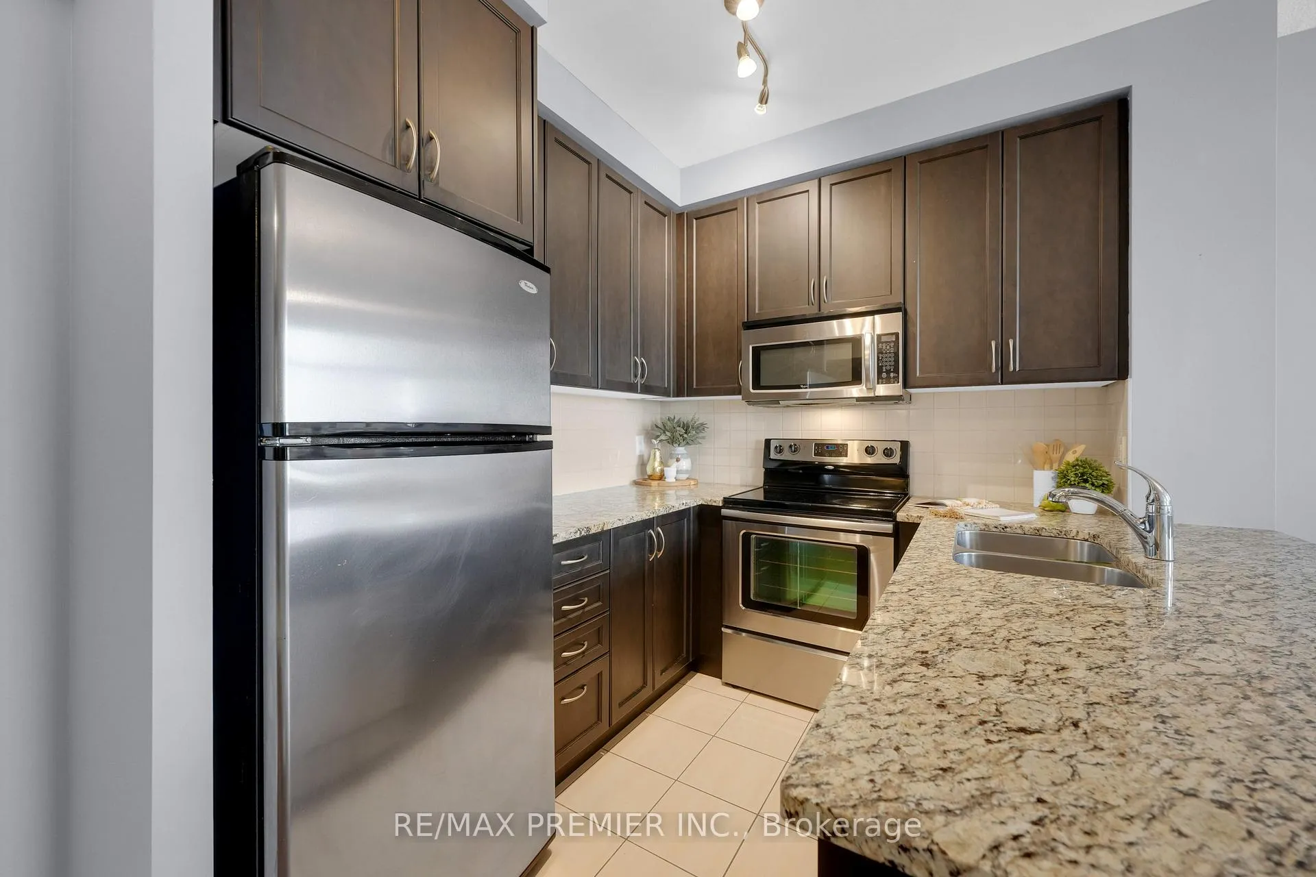Photo 10 of Unit 1003, 9245 Jane Street, Vaughan, Maple — HOMEH