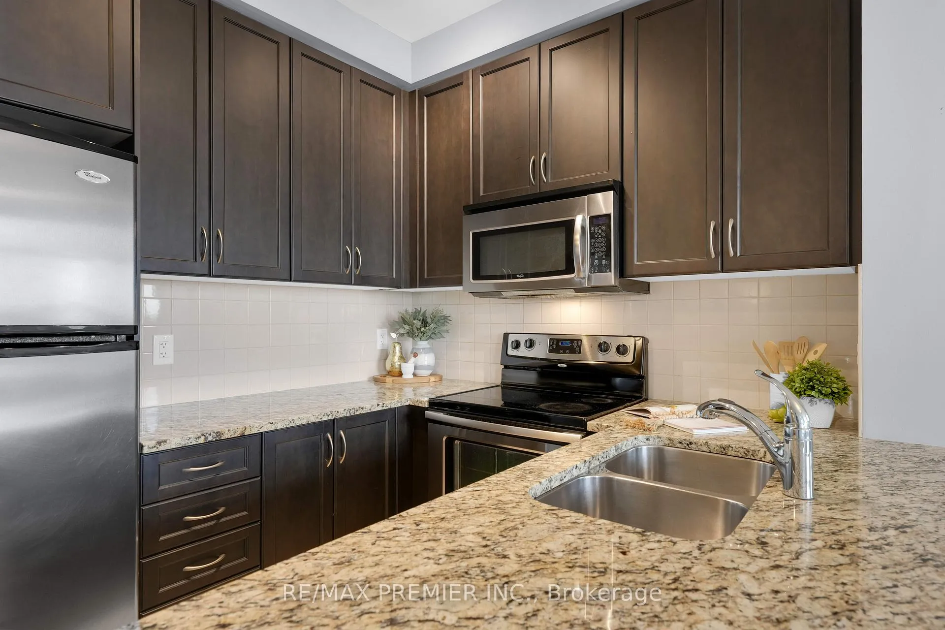 Photo 11 of Unit 1003, 9245 Jane Street, Vaughan, Maple — HOMEH