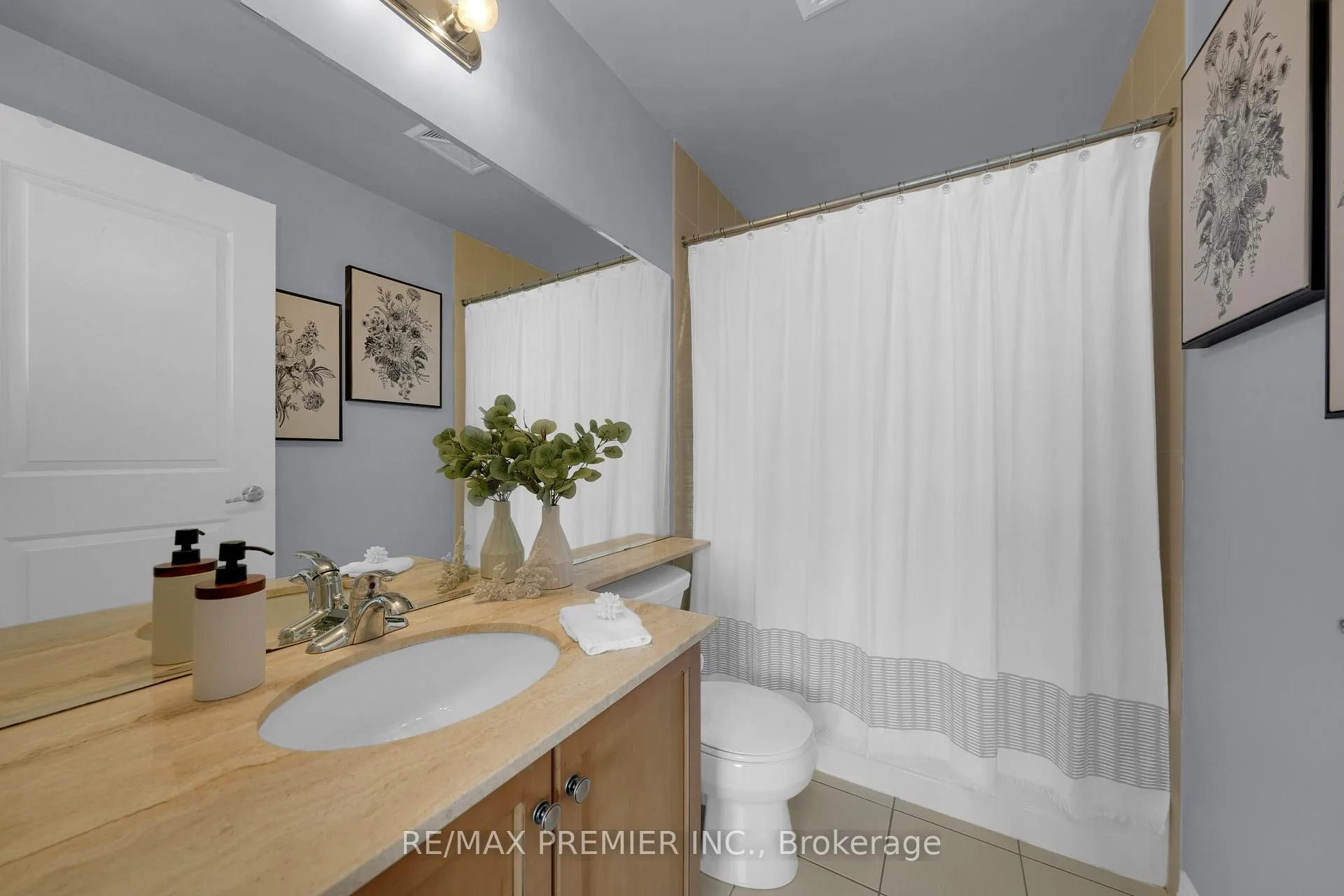 Photo 23 of Unit 1003, 9245 Jane Street, Vaughan, Maple — HOMEH