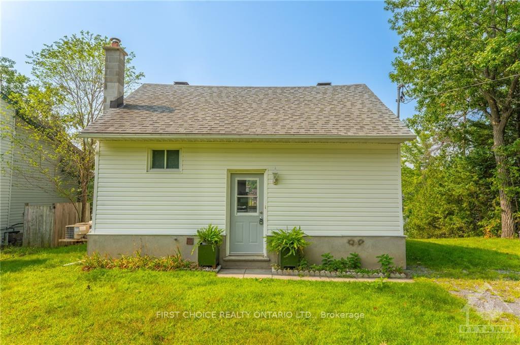 Front of 1108 Bayview Drive