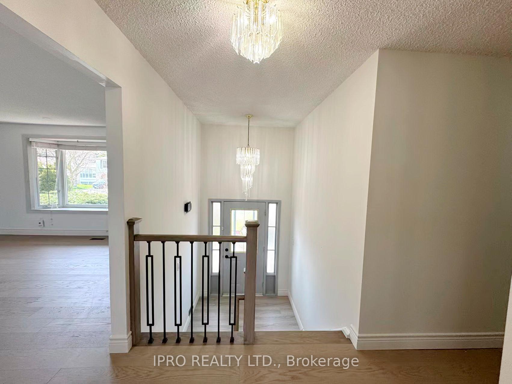 Photo 4 of 3056 Tecumseh Drive, Burlington, Roseland — HOMEH