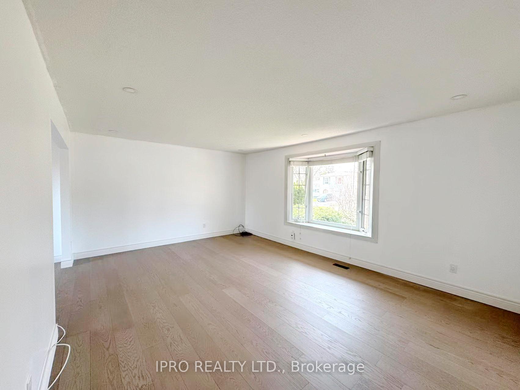 Photo 5 of 3056 Tecumseh Drive, Burlington, Roseland — HOMEH