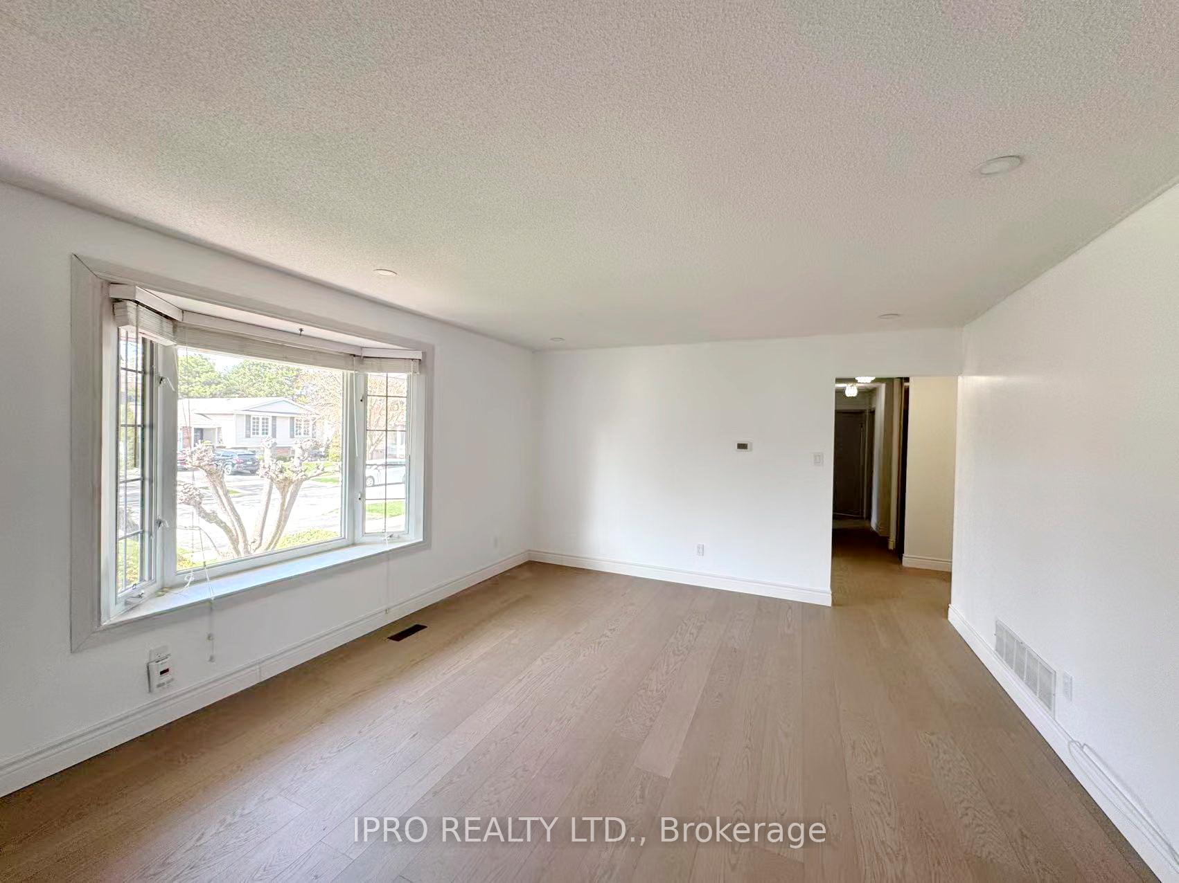 Photo 6 of 3056 Tecumseh Drive, Burlington, Roseland — HOMEH
