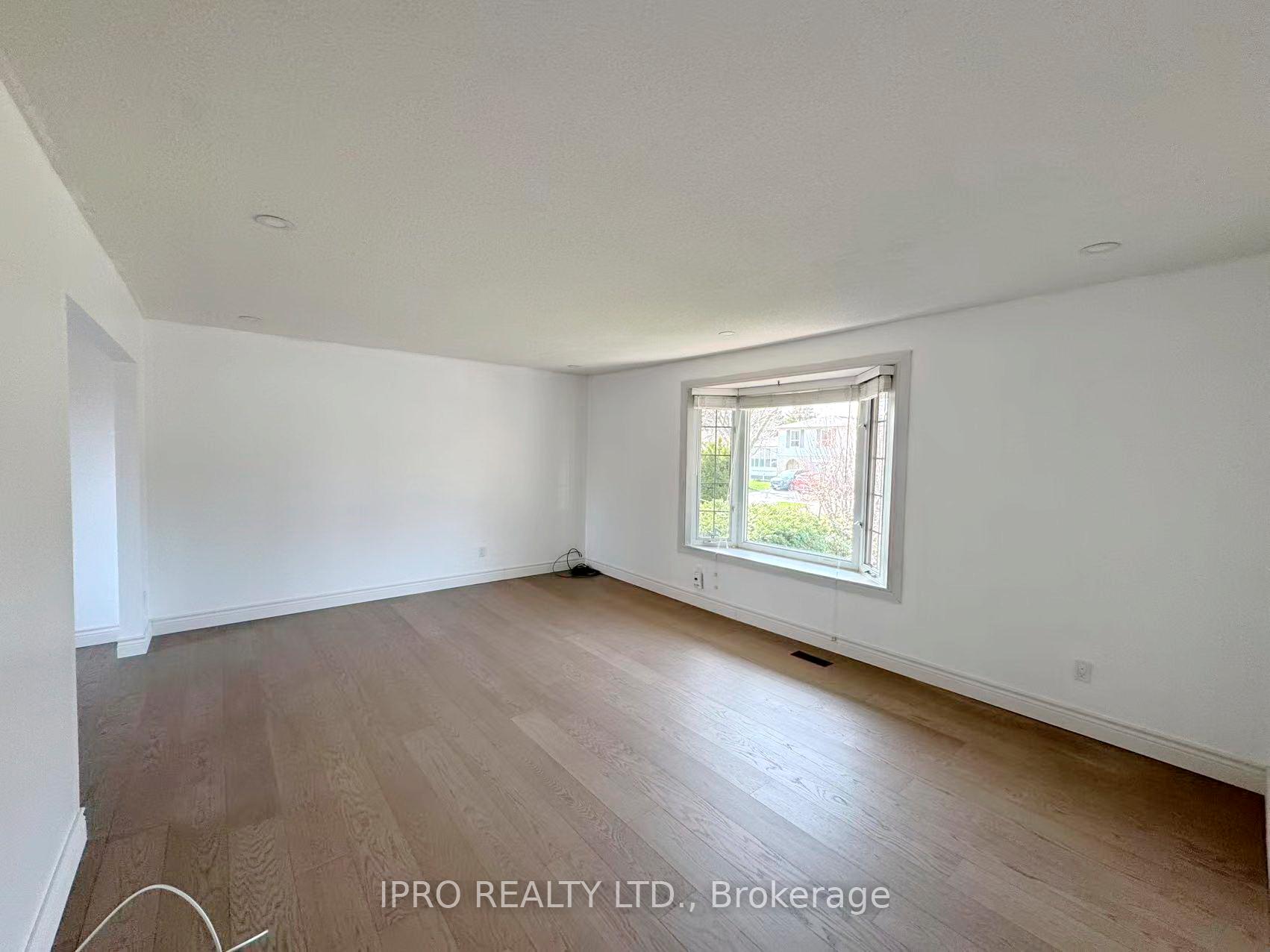 Photo 7 of 3056 Tecumseh Drive, Burlington, Roseland — HOMEH