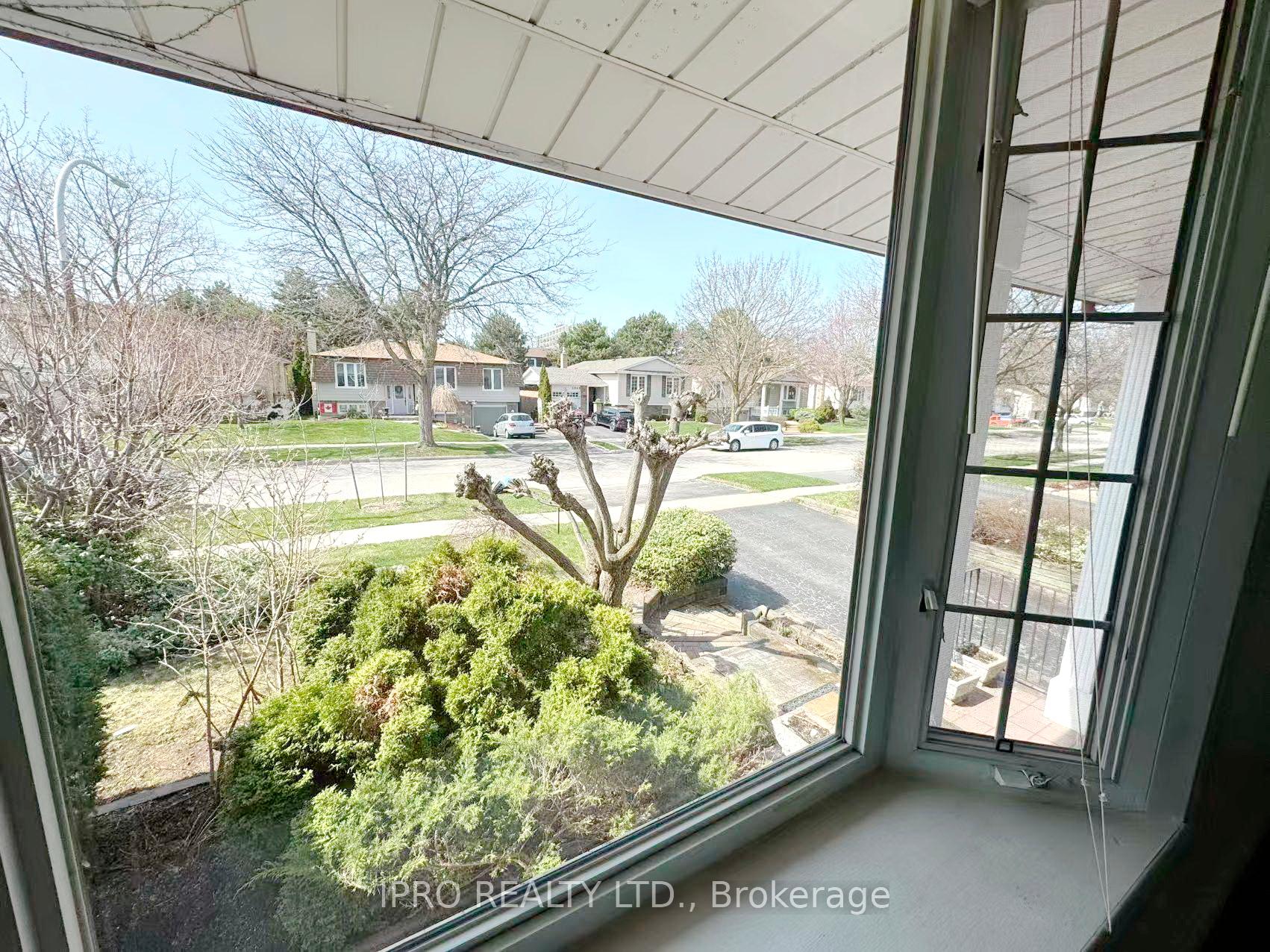 Photo 8 of 3056 Tecumseh Drive, Burlington, Roseland — HOMEH
