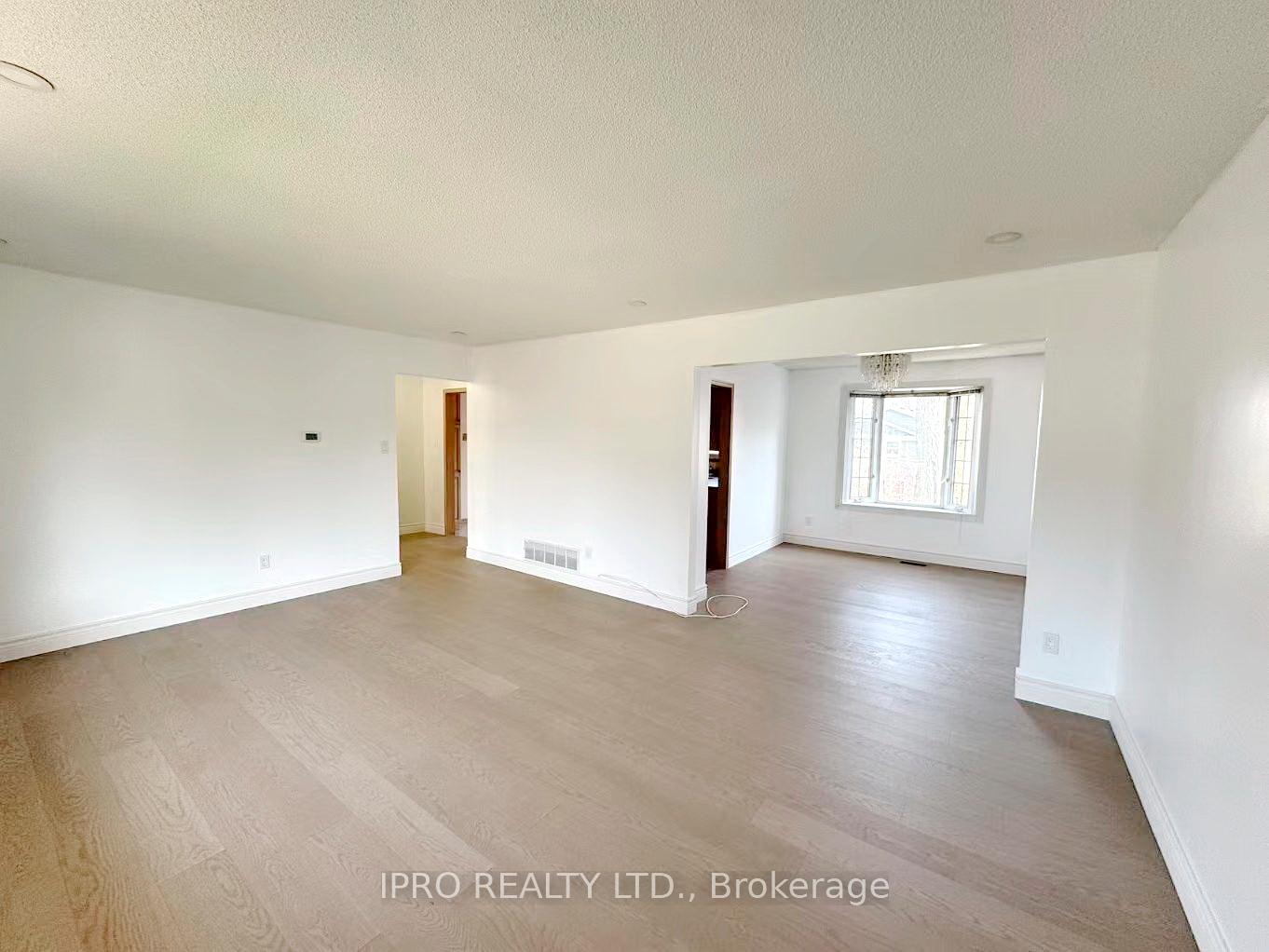 Photo 9 of 3056 Tecumseh Drive, Burlington, Roseland — HOMEH
