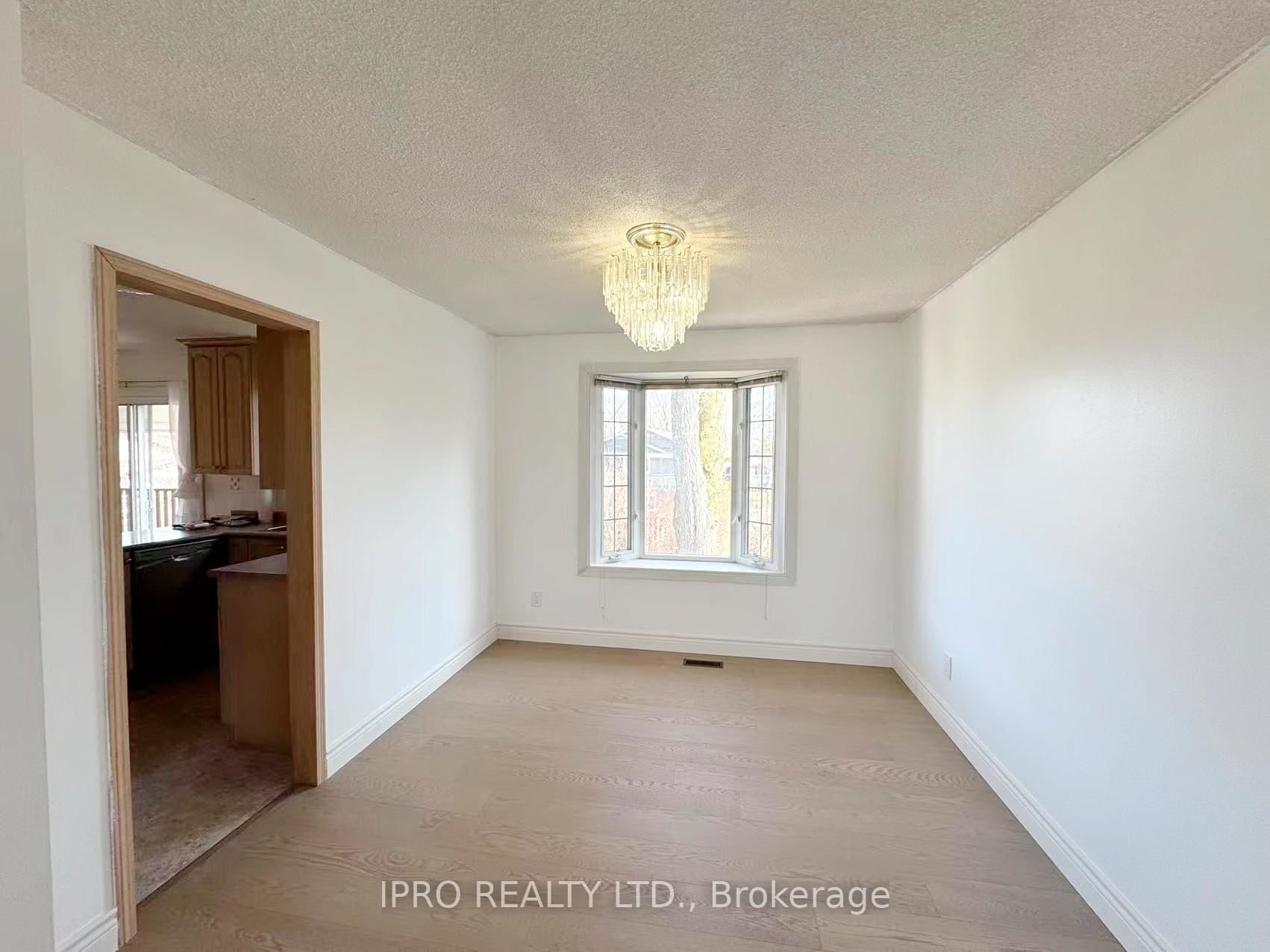 Photo 10 of 3056 Tecumseh Drive, Burlington, Roseland — HOMEH