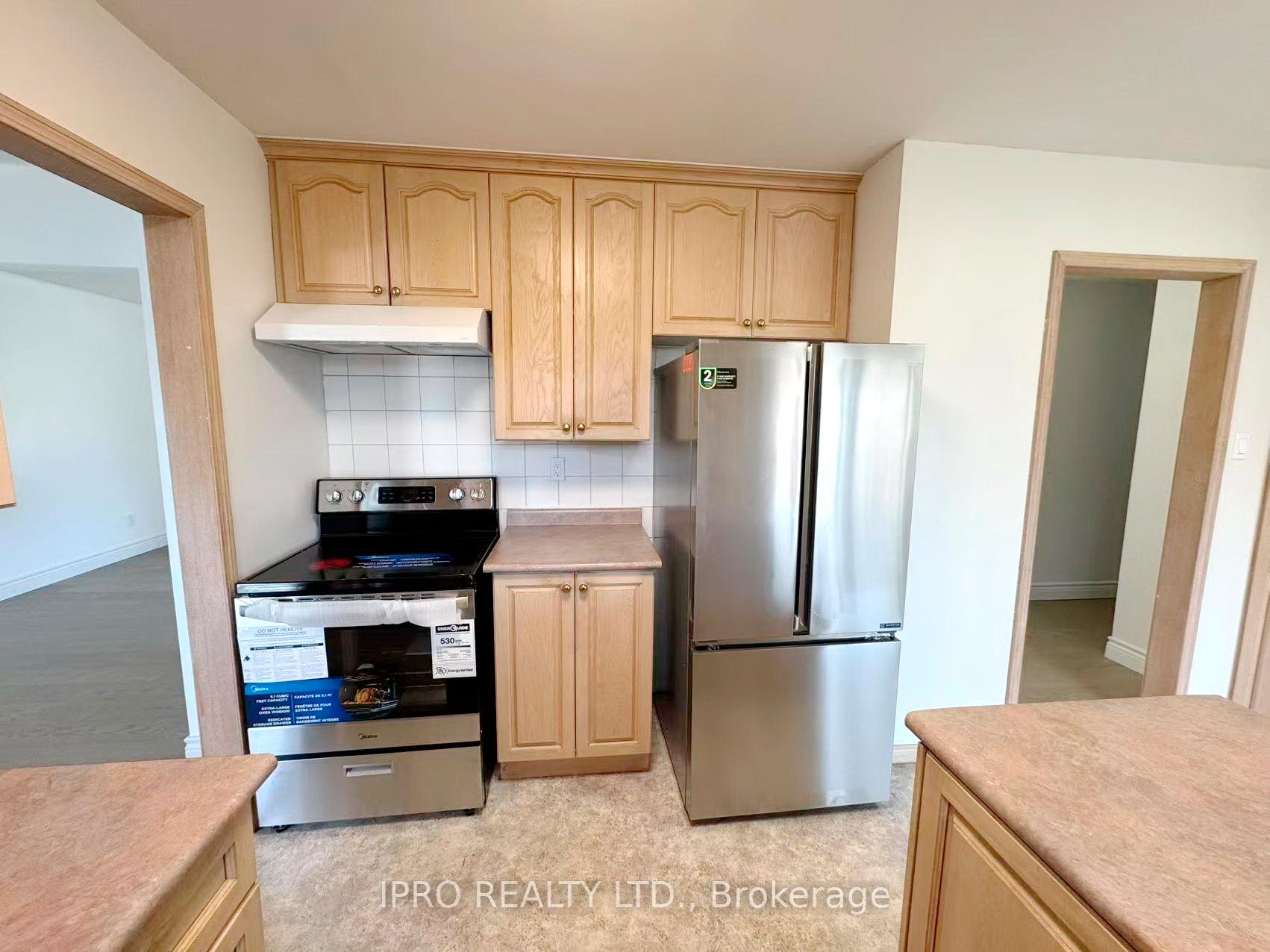 Photo 11 of 3056 Tecumseh Drive, Burlington, Roseland — HOMEH