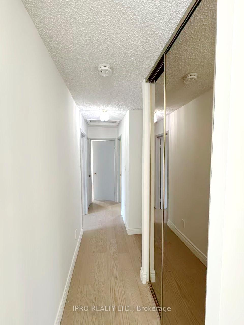 Photo 16 of 3056 Tecumseh Drive, Burlington, Roseland — HOMEH