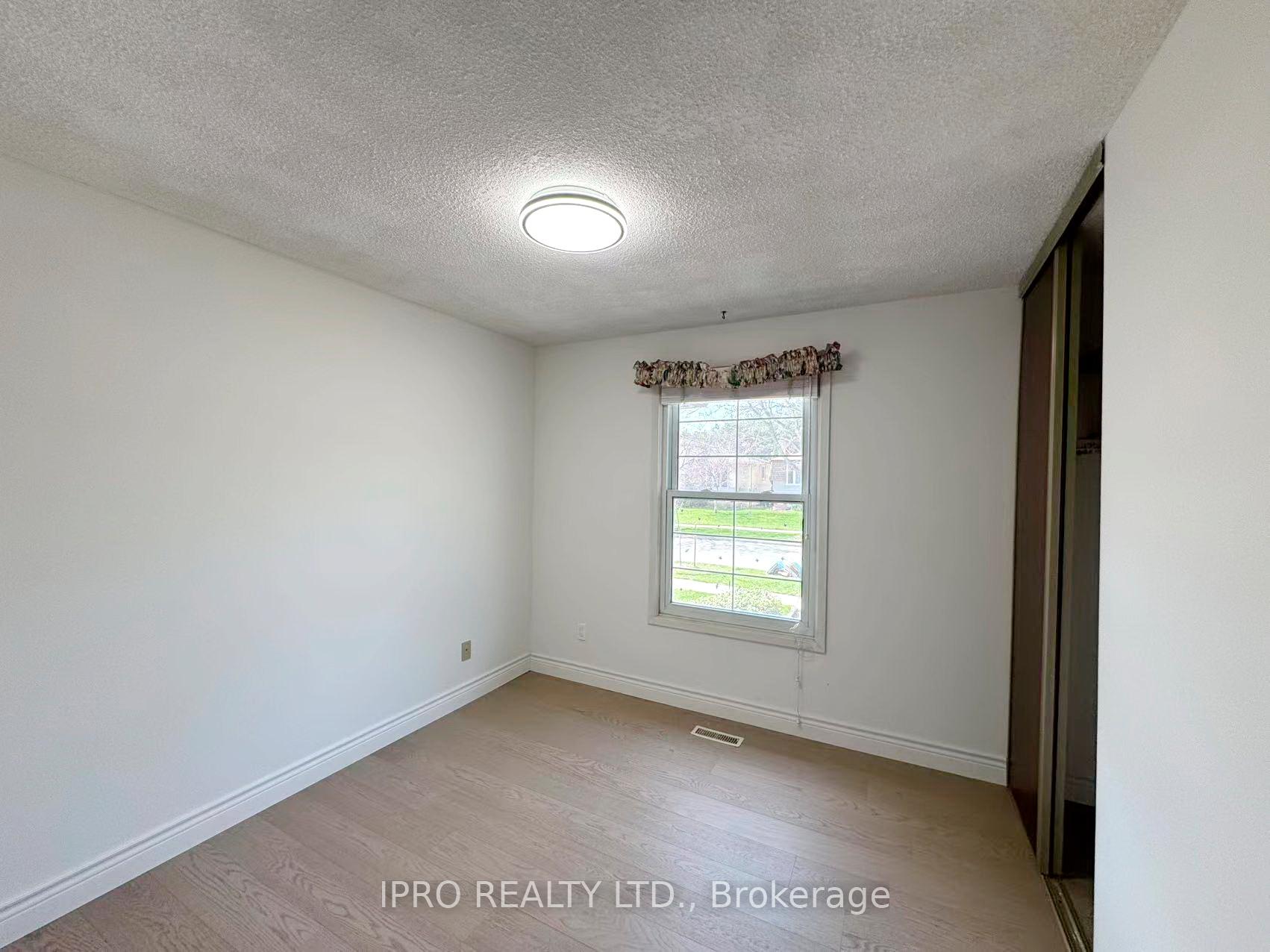 Photo 17 of 3056 Tecumseh Drive, Burlington, Roseland — HOMEH
