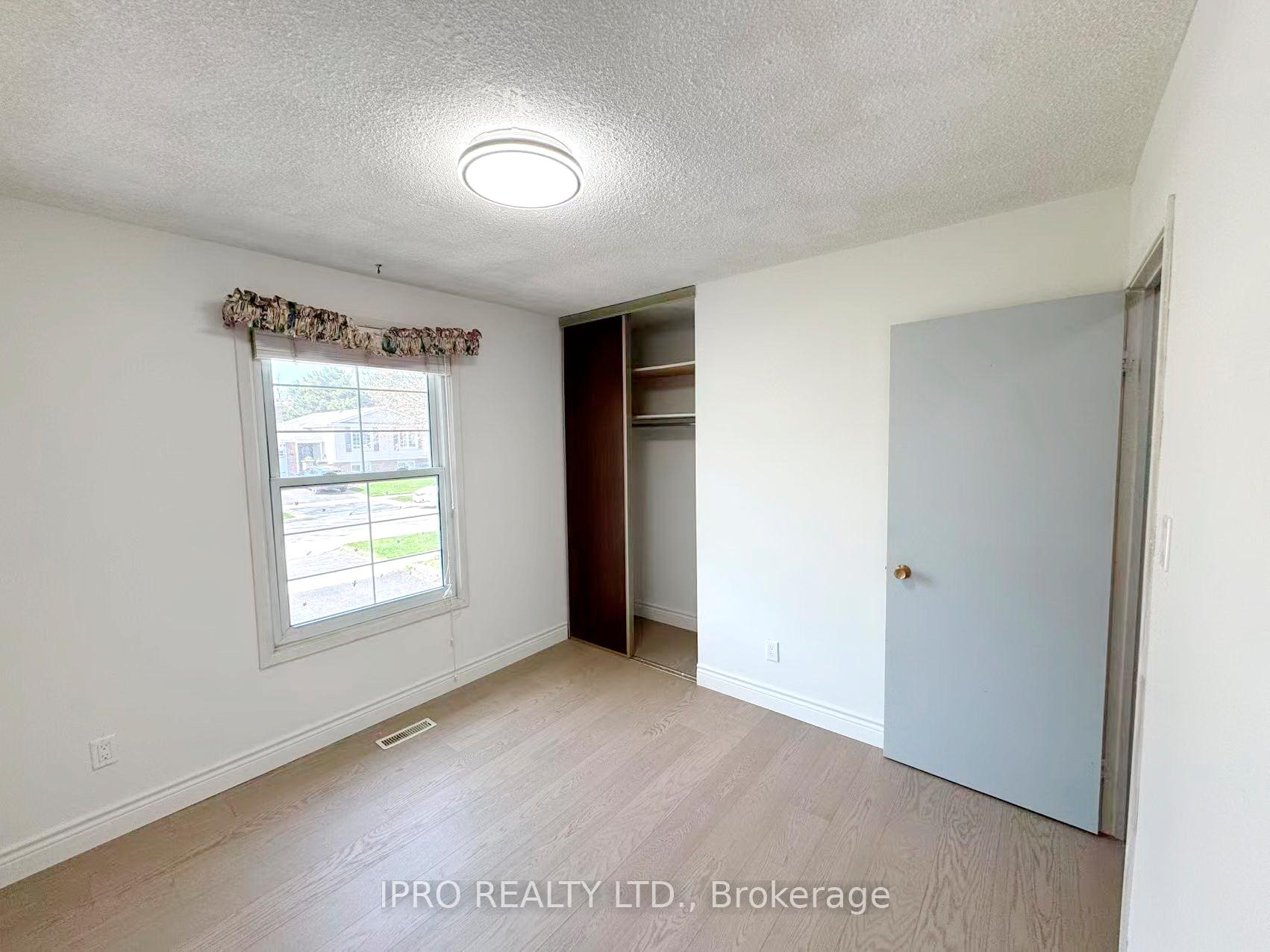 Photo 18 of 3056 Tecumseh Drive, Burlington, Roseland — HOMEH