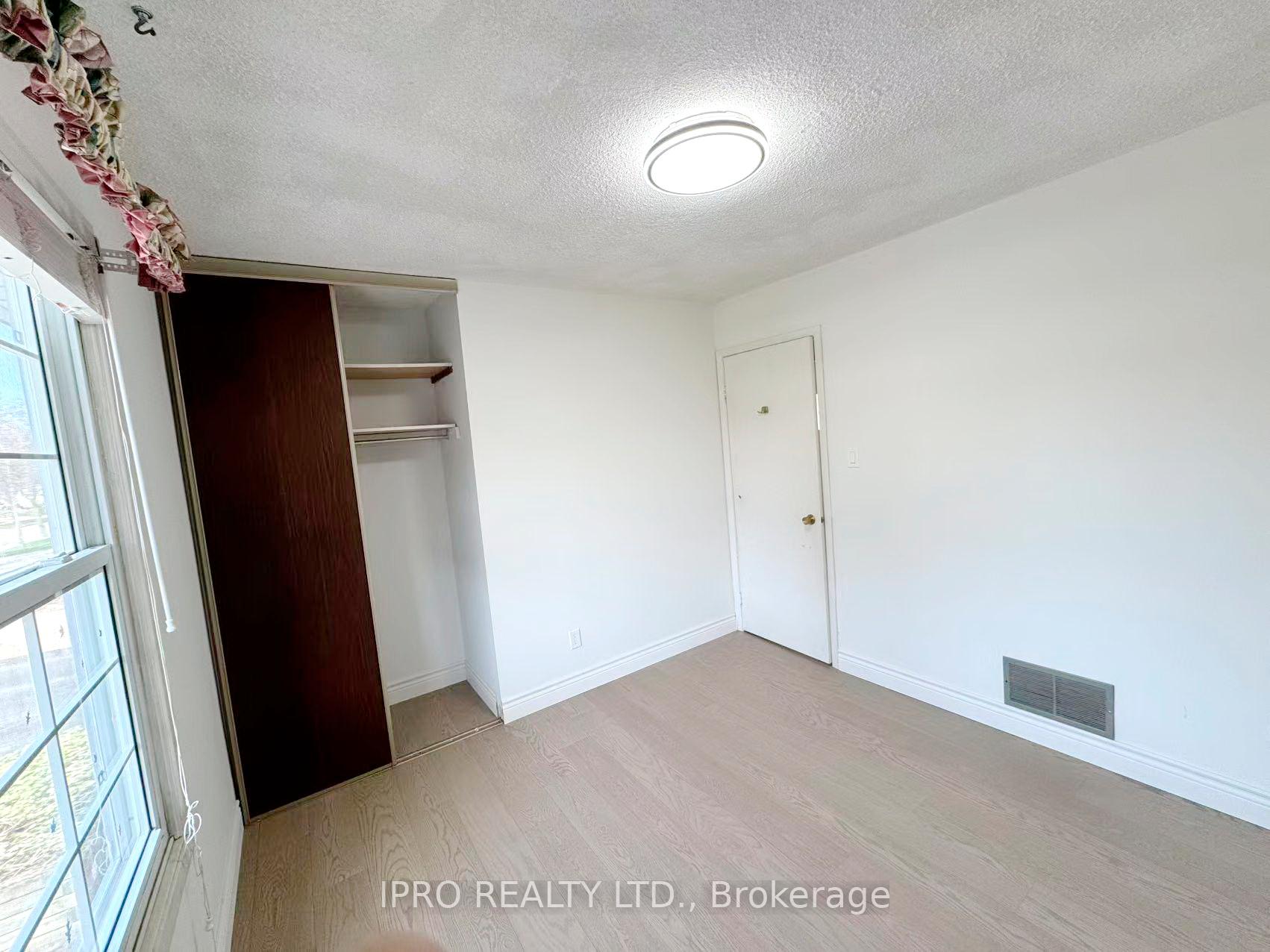 Photo 19 of 3056 Tecumseh Drive, Burlington, Roseland — HOMEH