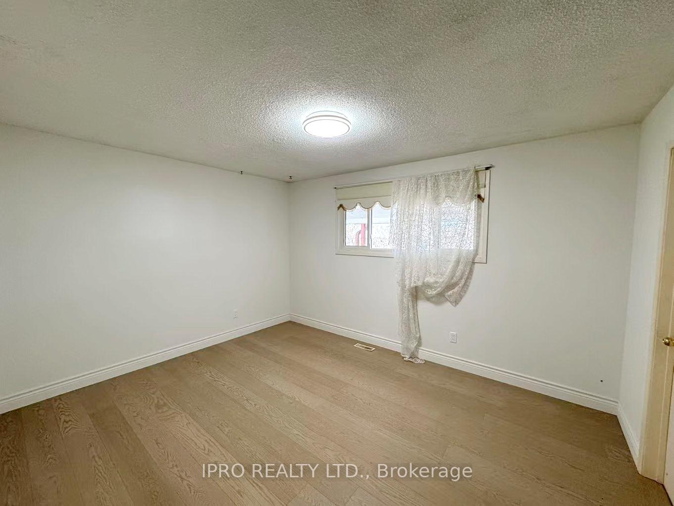 Photo 23 of 3056 Tecumseh Drive, Burlington, Roseland — HOMEH