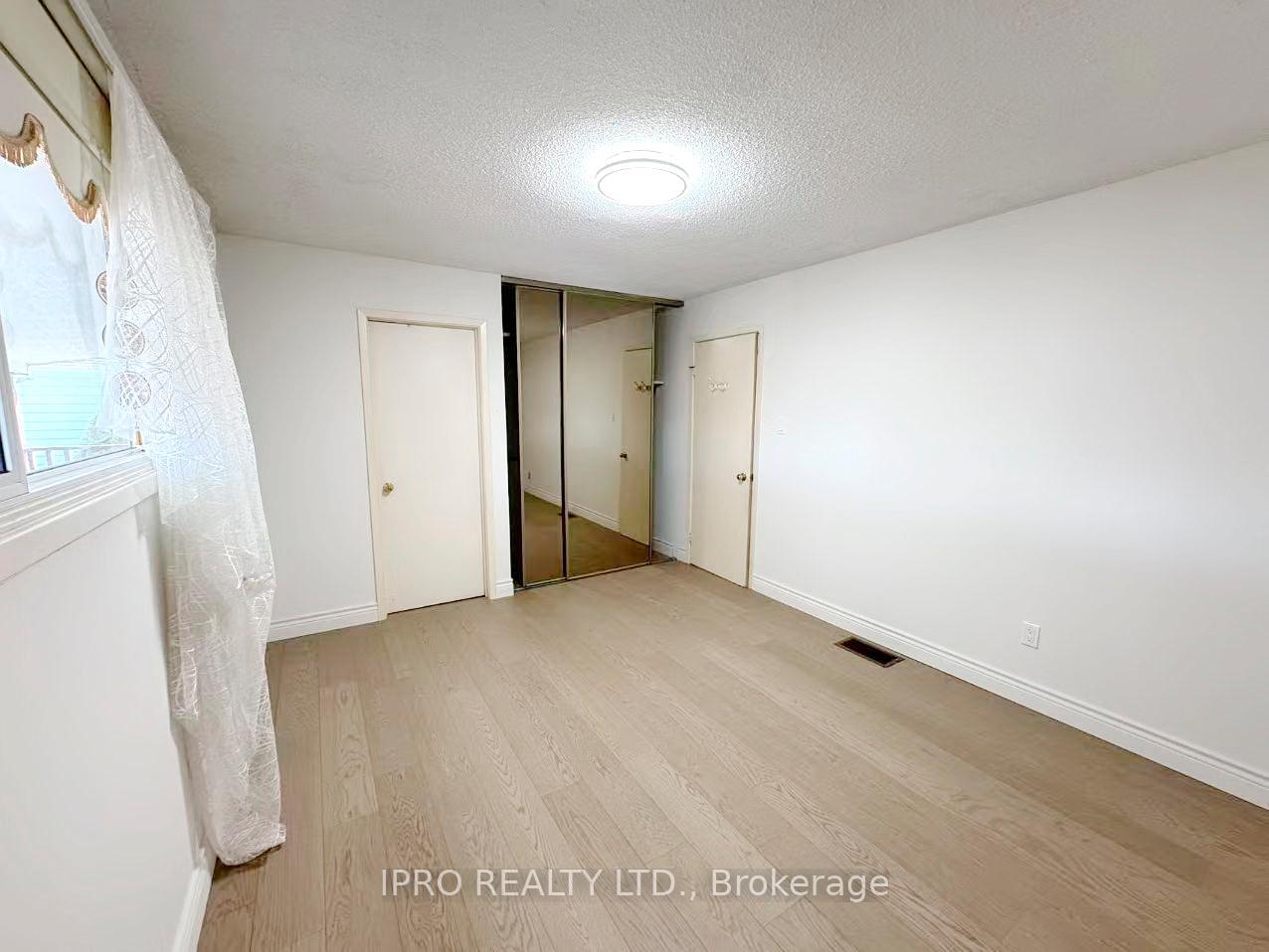 Photo 24 of 3056 Tecumseh Drive, Burlington, Roseland — HOMEH