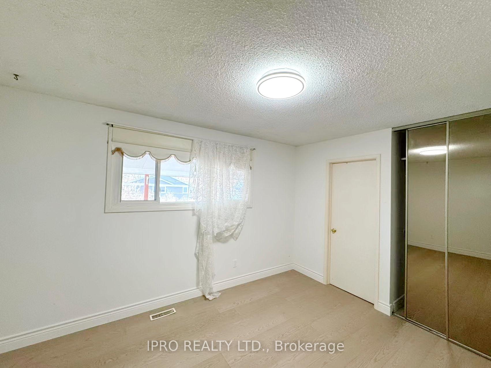 Photo 25 of 3056 Tecumseh Drive, Burlington, Roseland — HOMEH