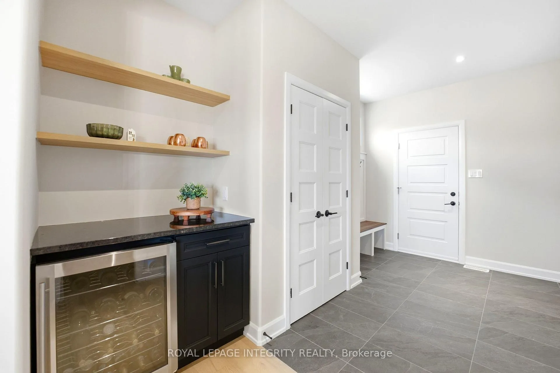 Photo 16 of 451 Moonlight Drive, Russell, Russell Twp — HOMEH
