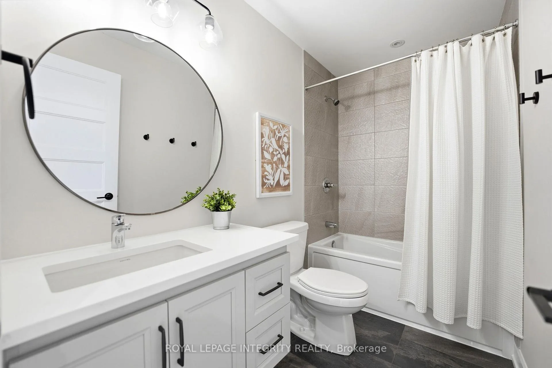 Photo 31 of 451 Moonlight Drive, Russell, Russell Twp — HOMEH